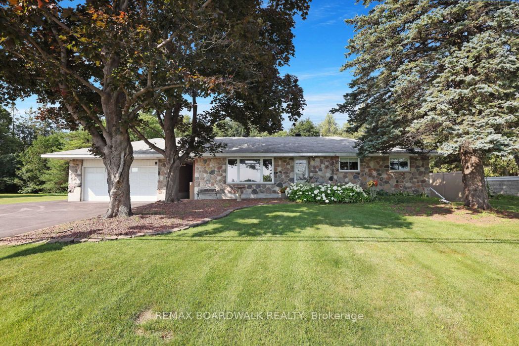 2043 Carp Road, Carp - Huntley Ward, ON K0A 1L0 photo 3