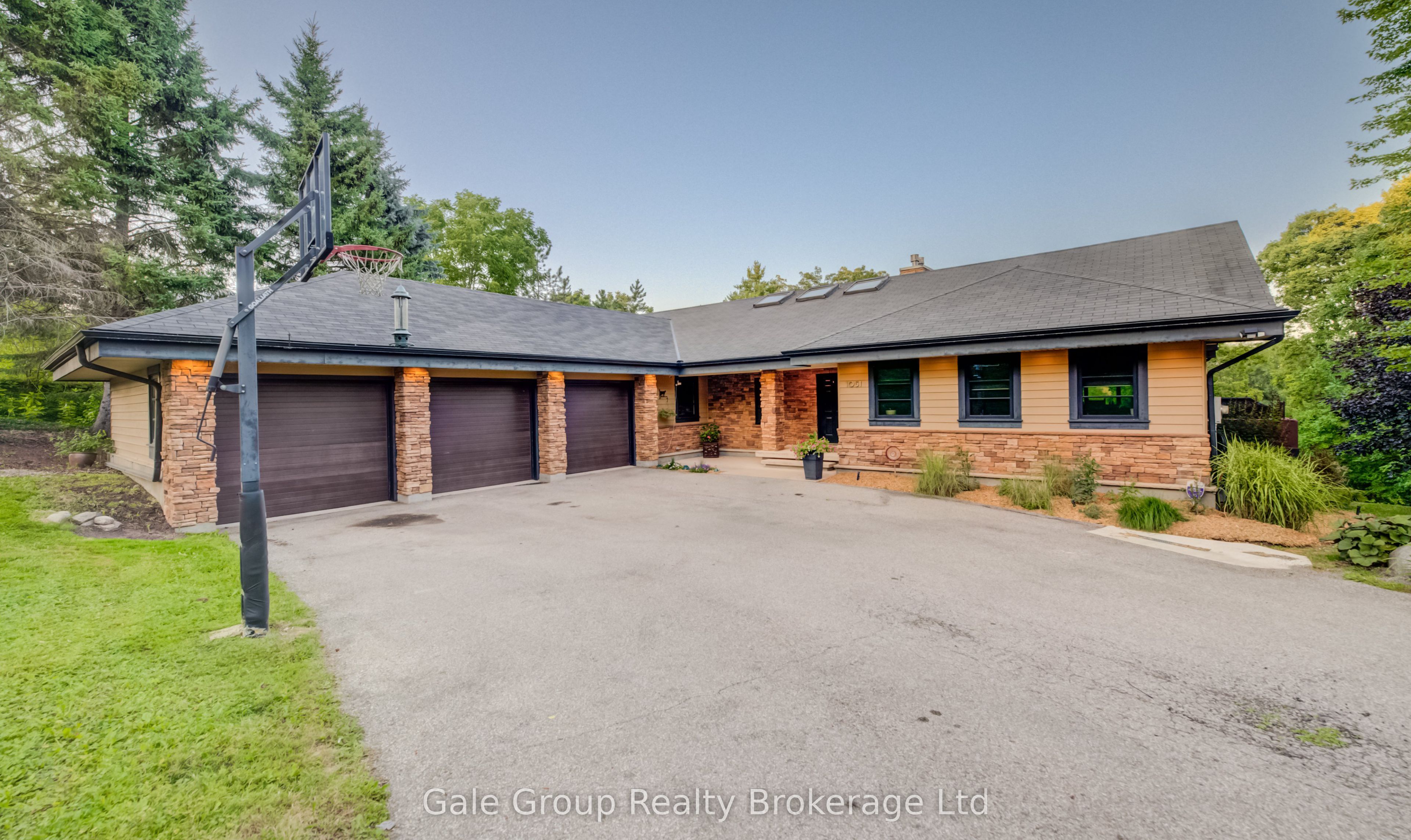 1051 West River Road, Cambridge, ON N1R 5S5