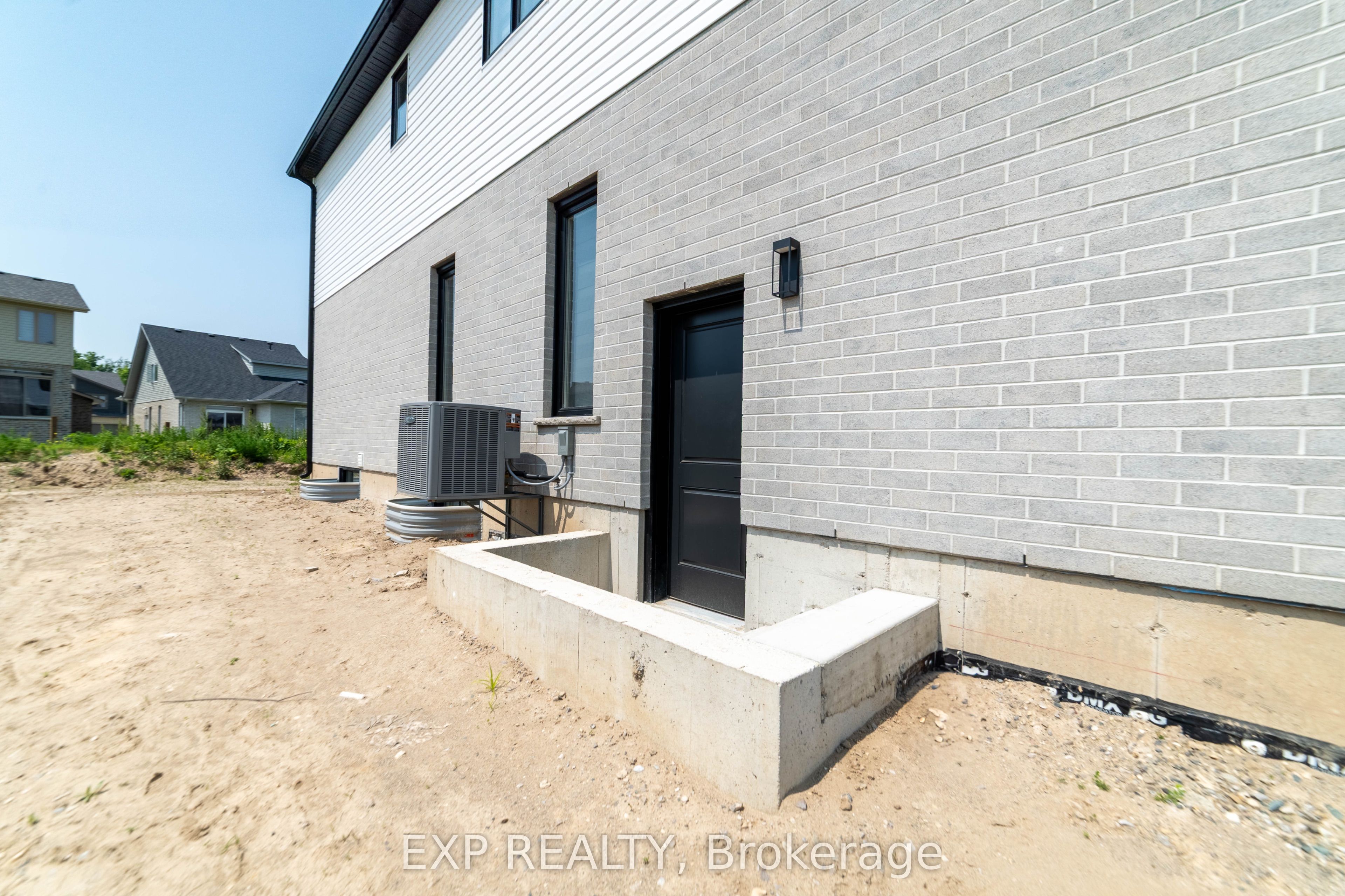 266 Hesselman Crescent Basement, London South, ON N6M 0K3 photo 3