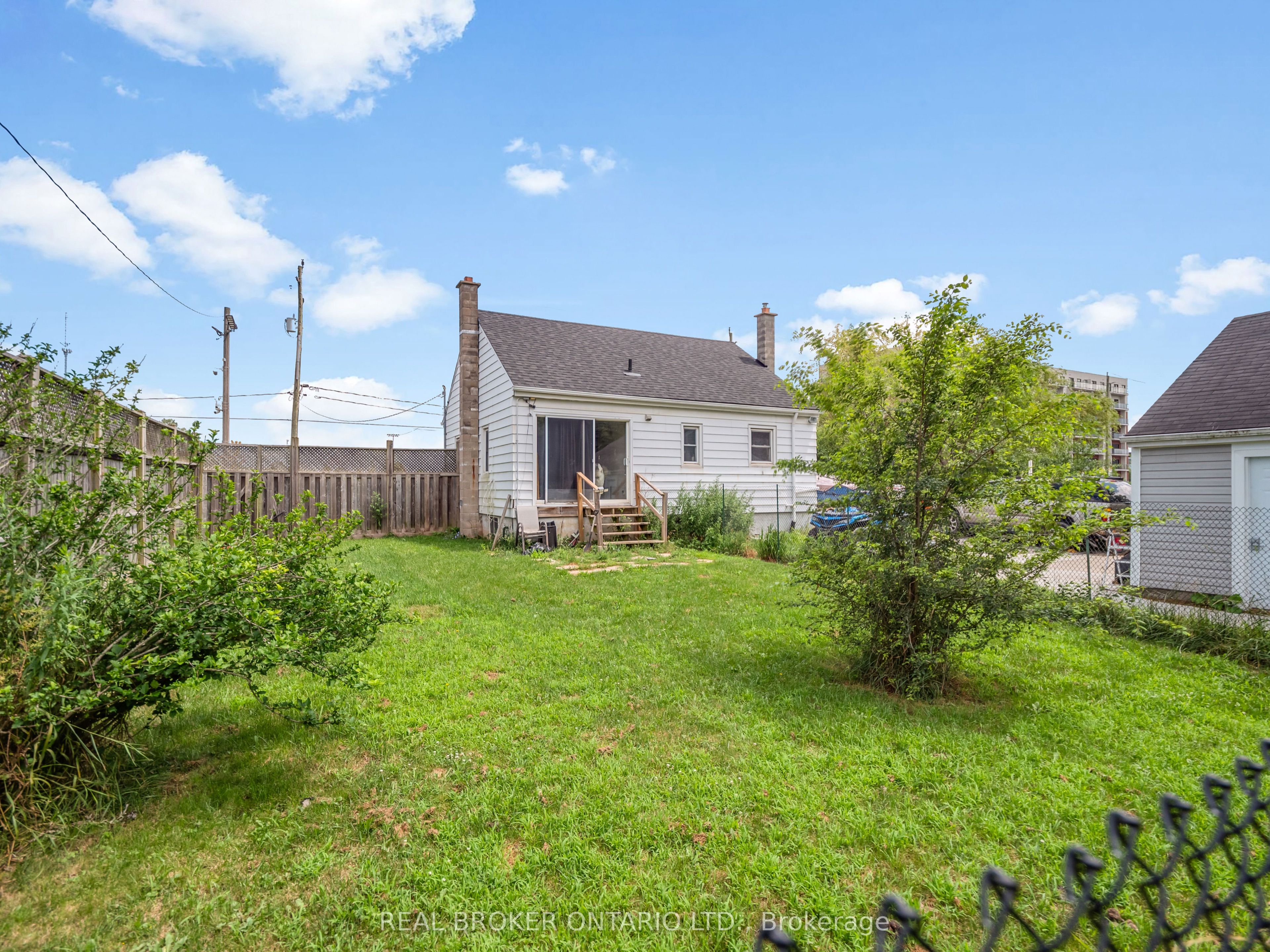 1019 Niagara Street, Welland, ON L3C 1M5 photo 4