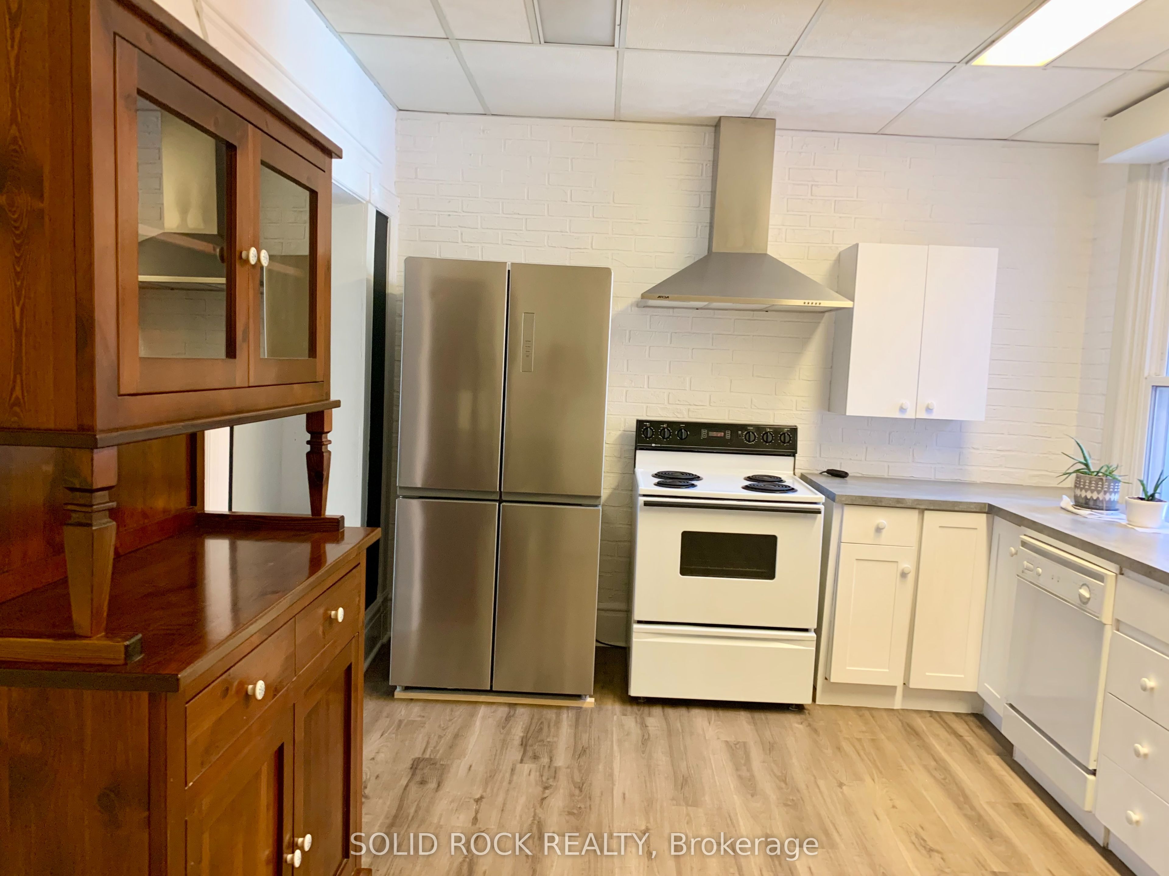 71 King Street E A, Brockville, ON K6V 1B2 photo 3