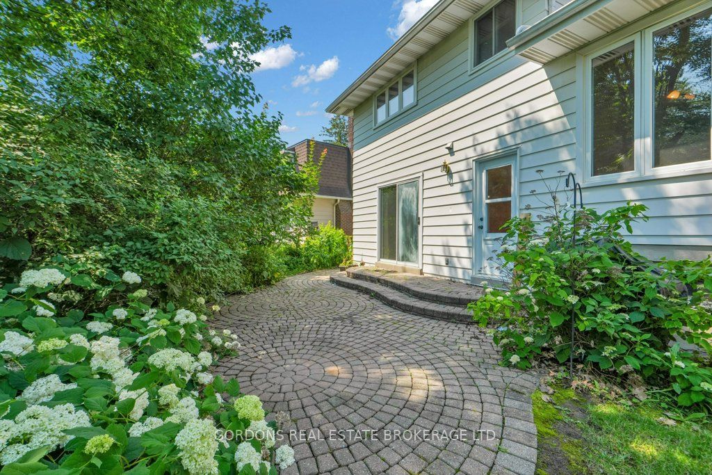 25 Eastpark Drive, Blackburn Hamlet, ON K1B 3Z6 photo 5