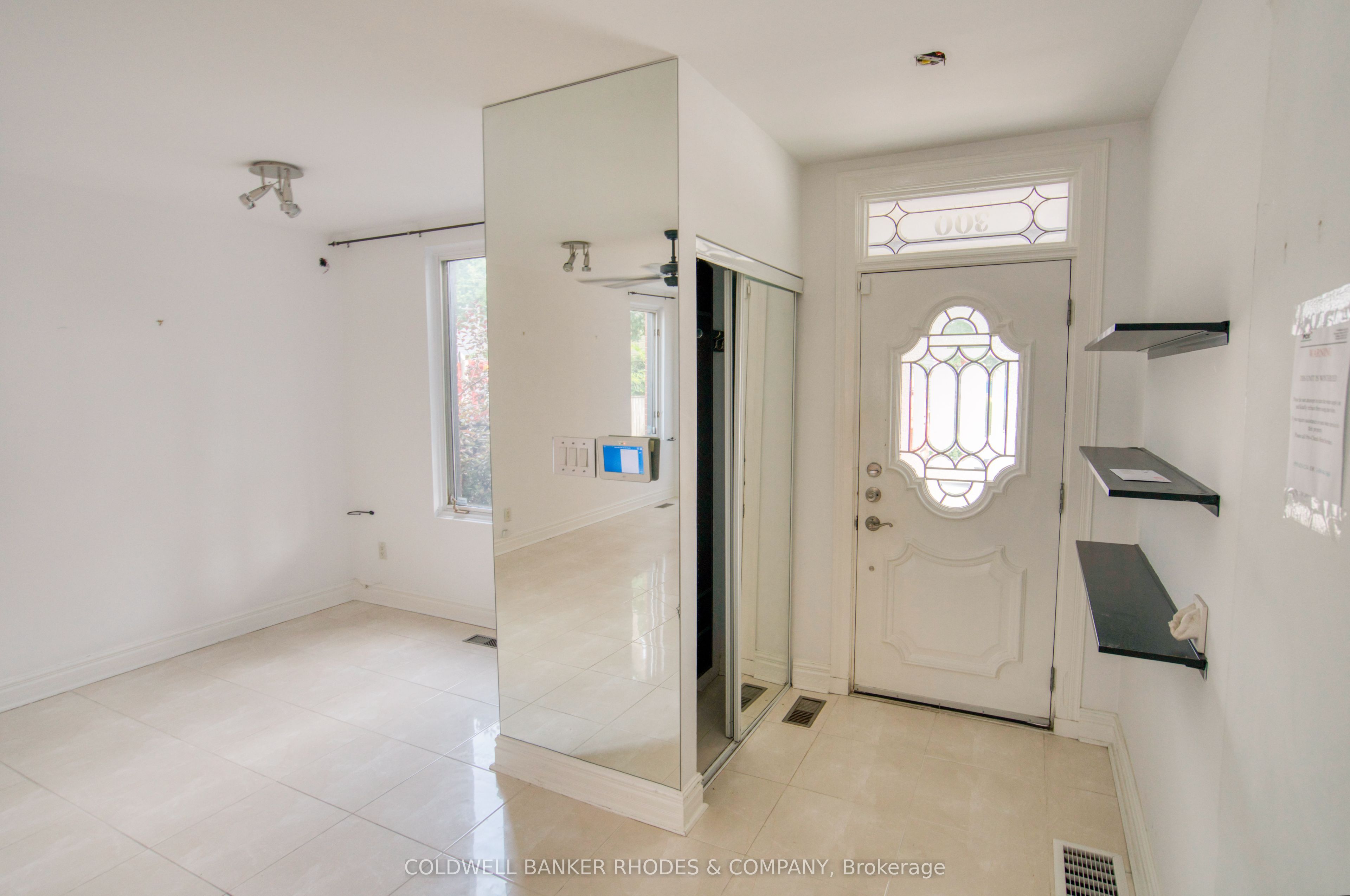 300 St Andrew Street, Lower Town - Sandy Hill, ON K1N 5G7 photo 3