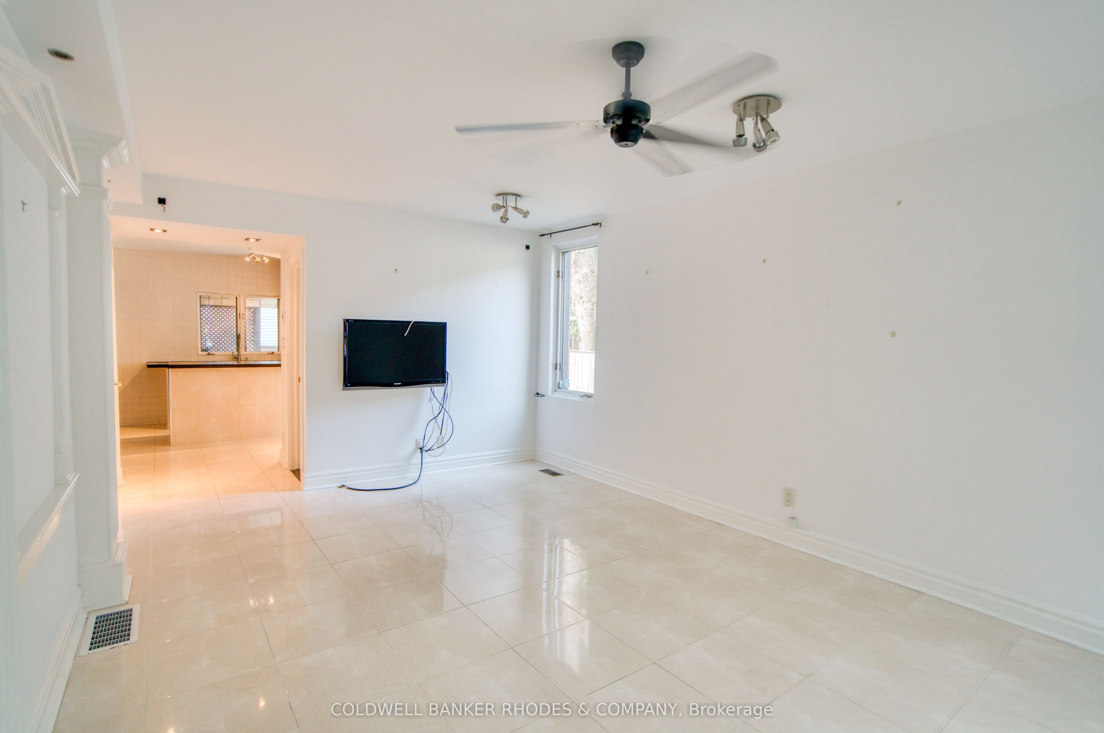 300 St Andrew Street, Lower Town - Sandy Hill, ON K1N 5G7 photo 4