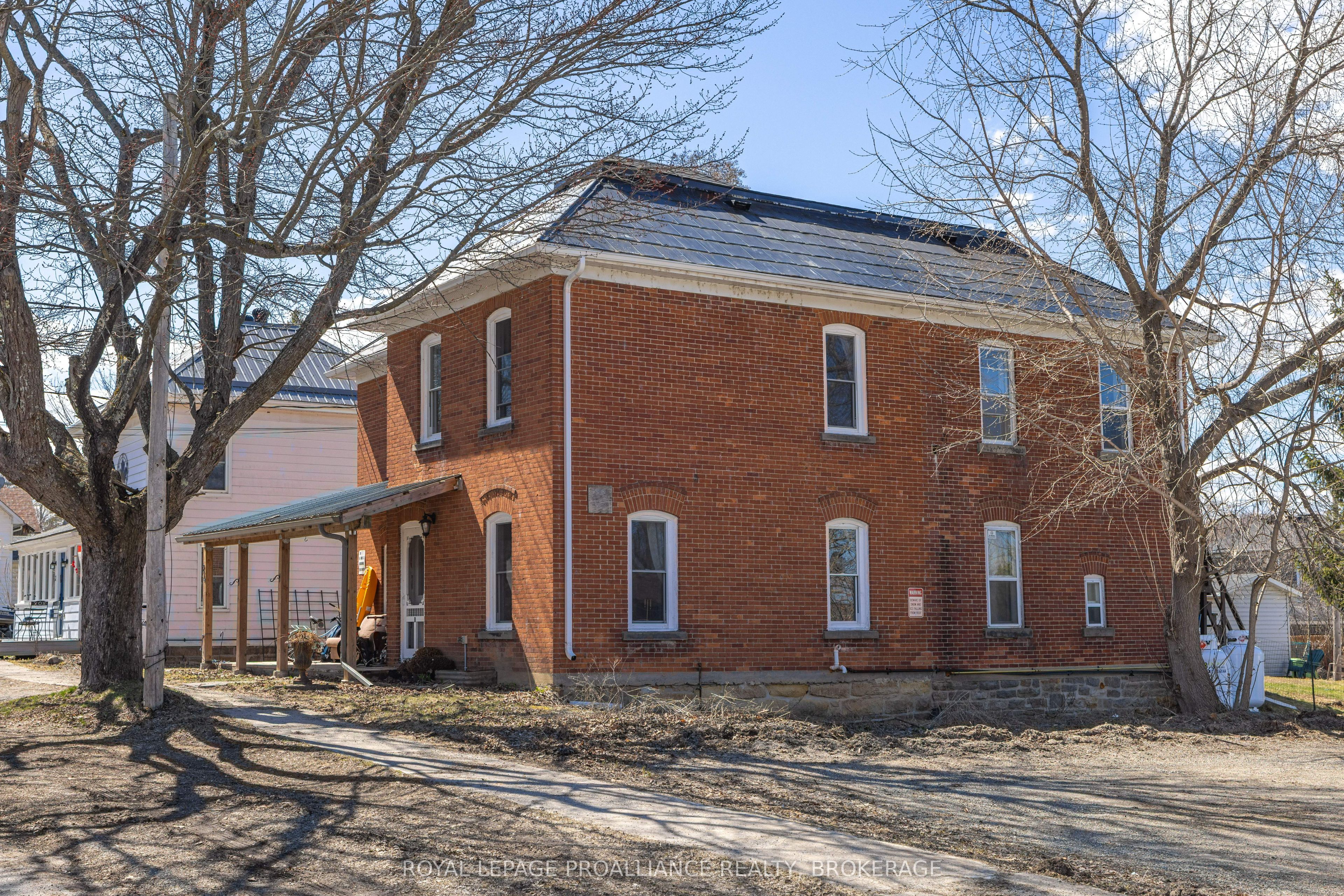 24 Perth Street, Rideau Lakes, ON K0G 1V0 photo 2