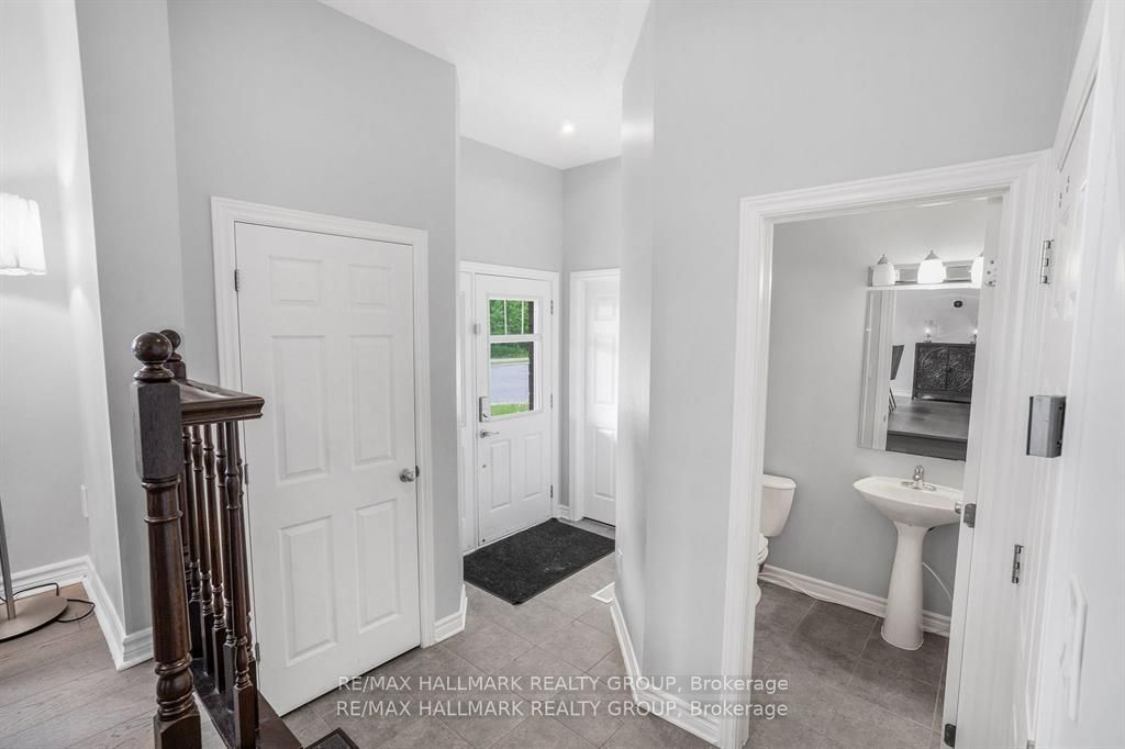 100 Lerta Way, Orleans - Cumberland and Area, ON K4A 0W5 photo 3