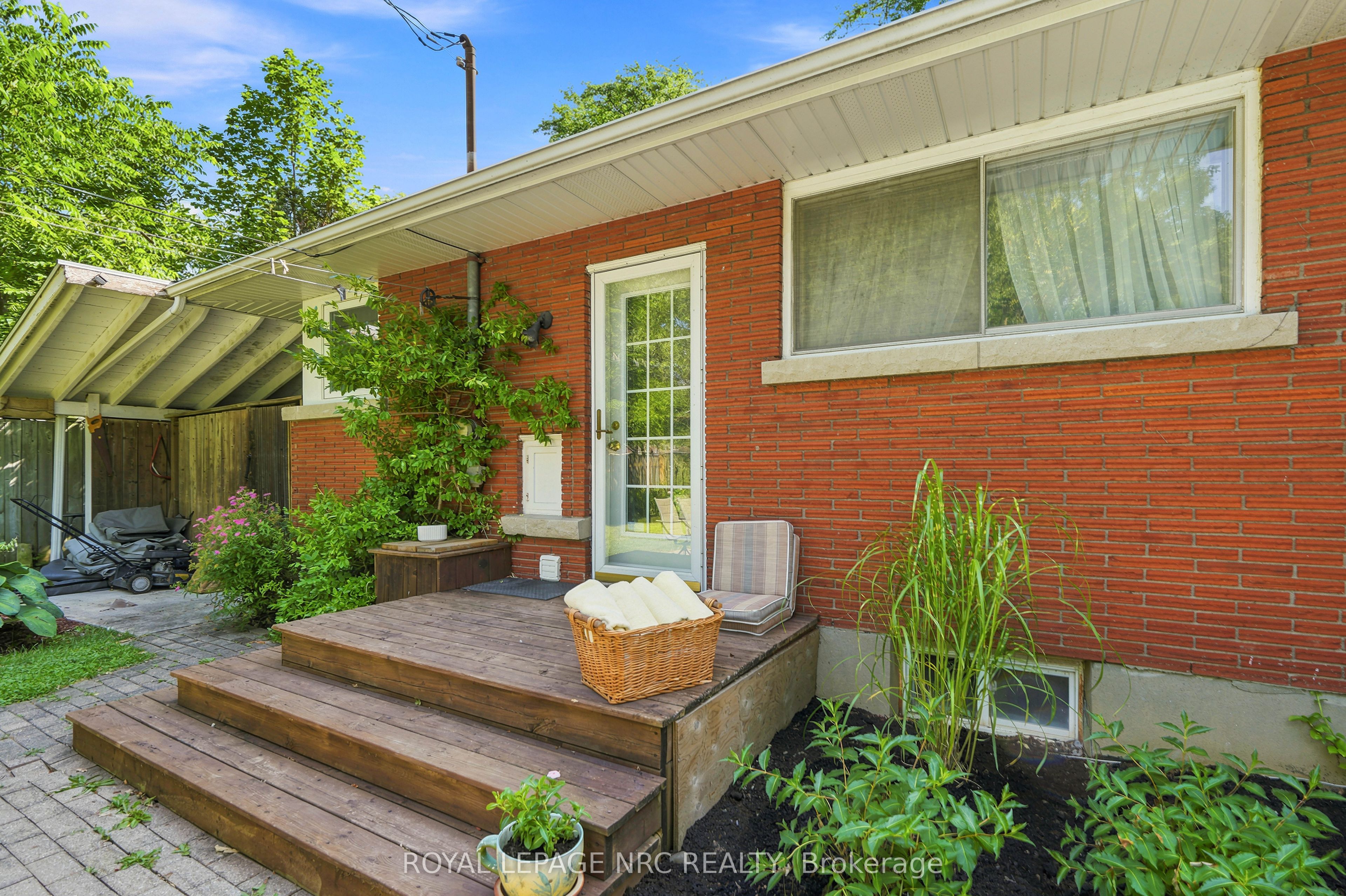 102 Masterson Drive, St. Catharines, ON L2T 3R2 photo 2