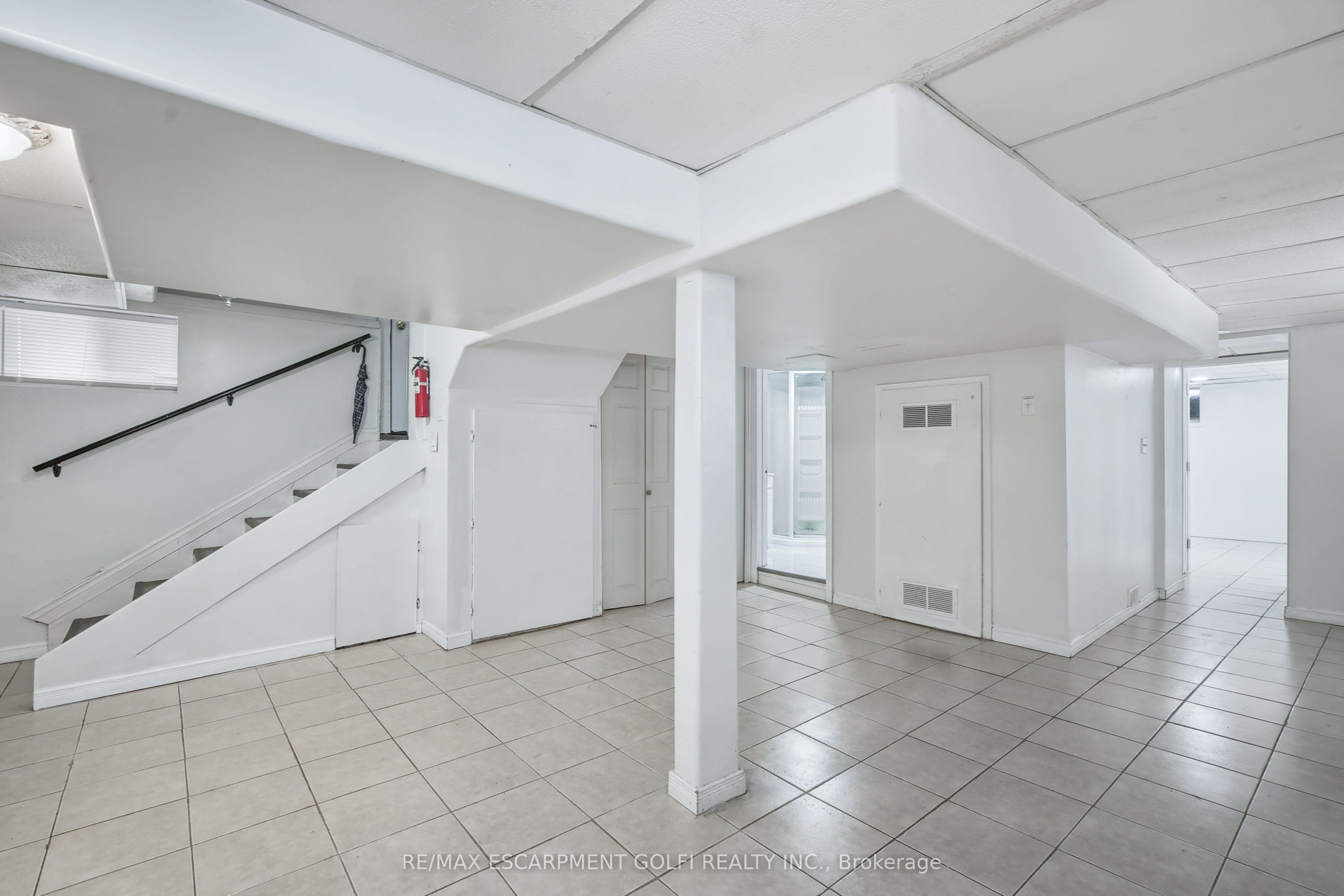 4989 Willmott Street LOWER, Niagara Falls, ON L2E 1Z9 photo 2