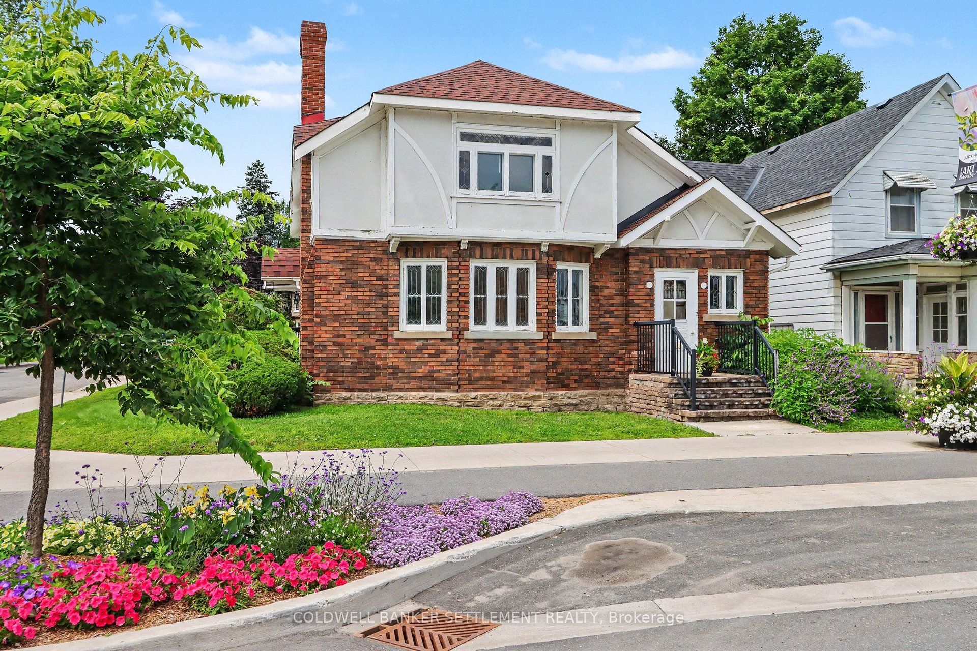 2 Gladstone Avenue, Smiths Falls, ON K7H 1L2 photo 3