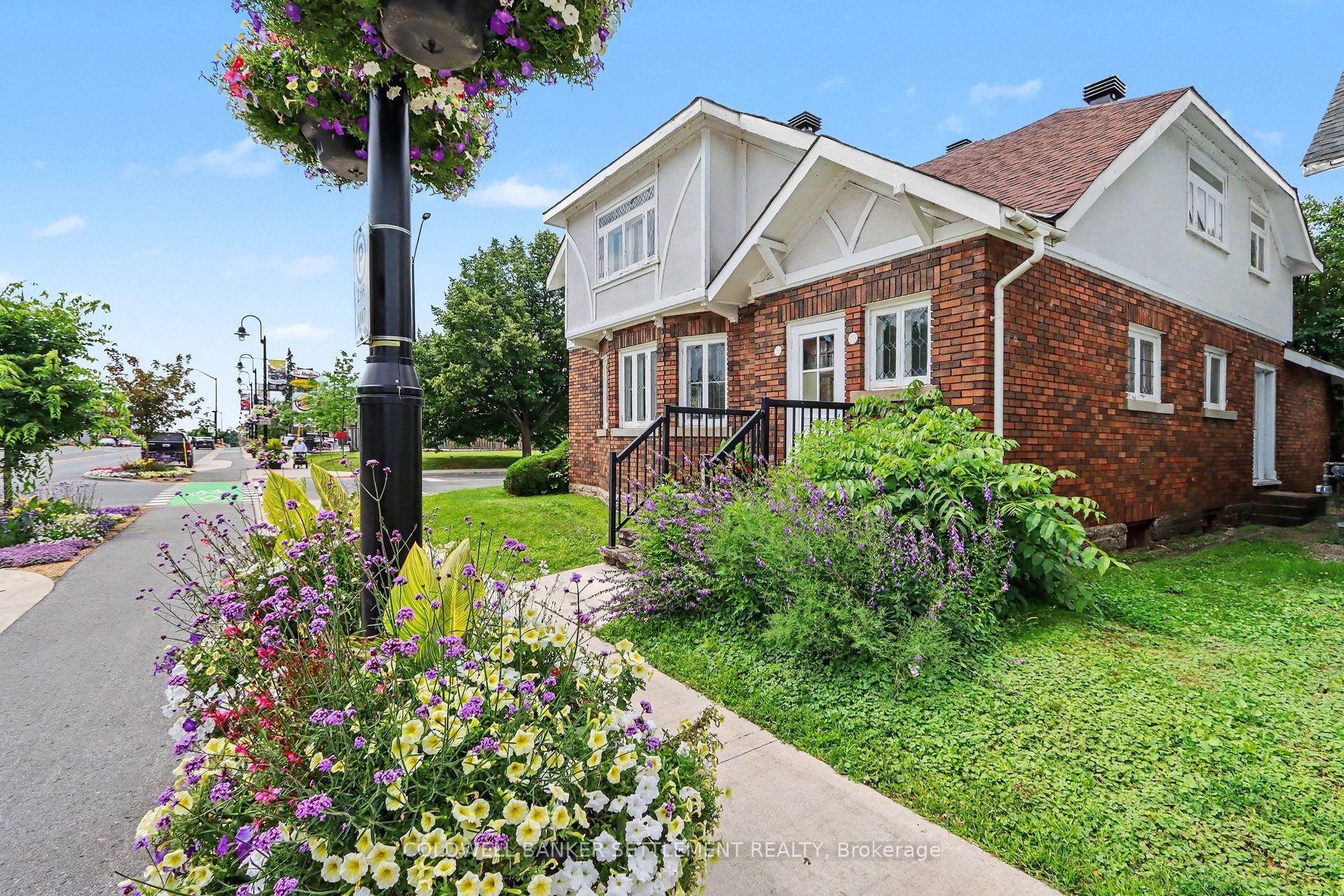 2 Gladstone Avenue, Smiths Falls, ON K7H 1L2 photo 4