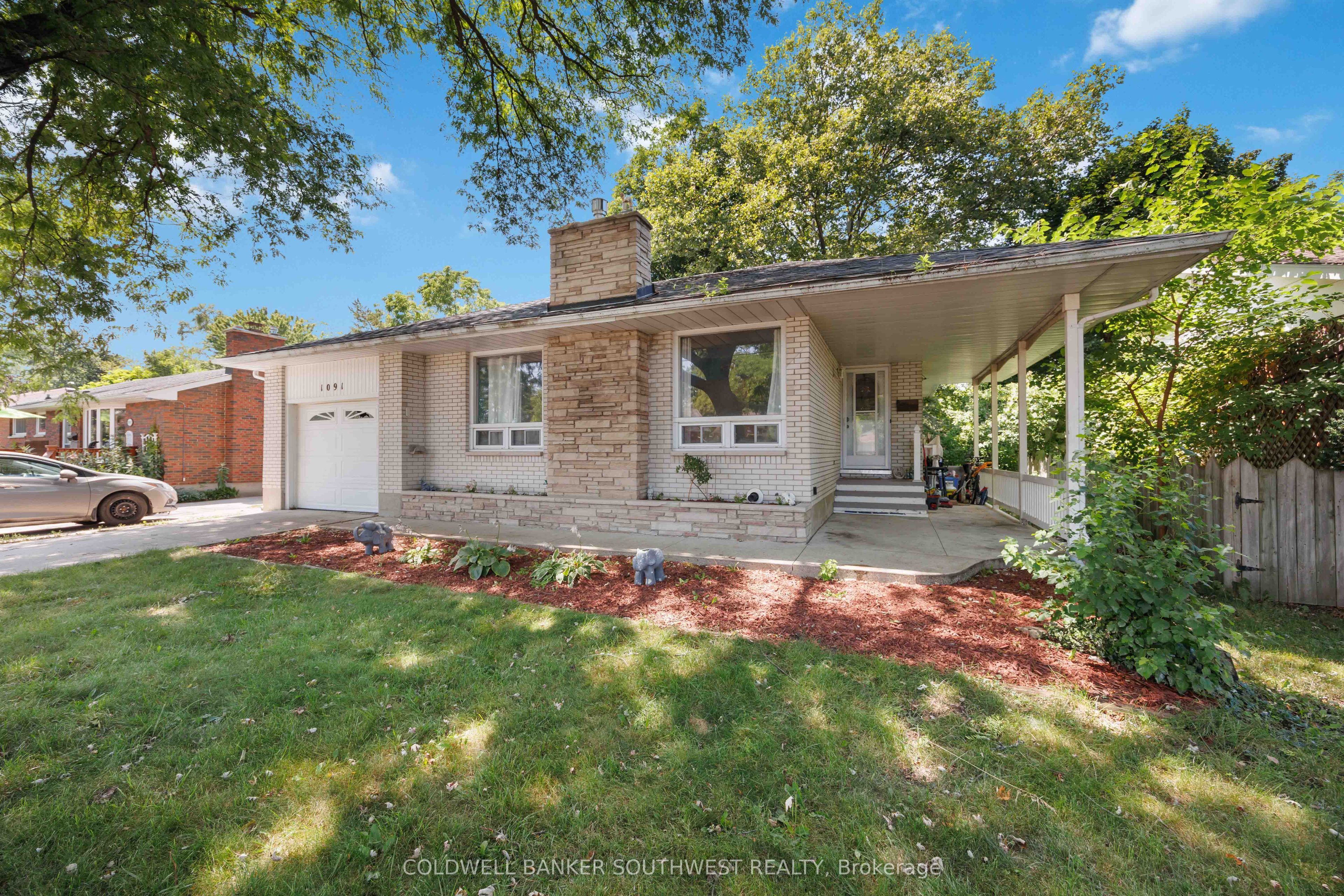 1091 Indian Road N, Sarnia, ON N7V 4C4 photo 2