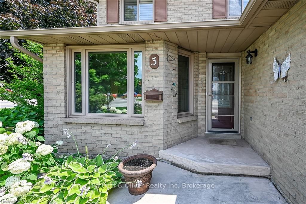 3 Ridgemount Drive, Hamilton, ON L8W 2R6 photo 3