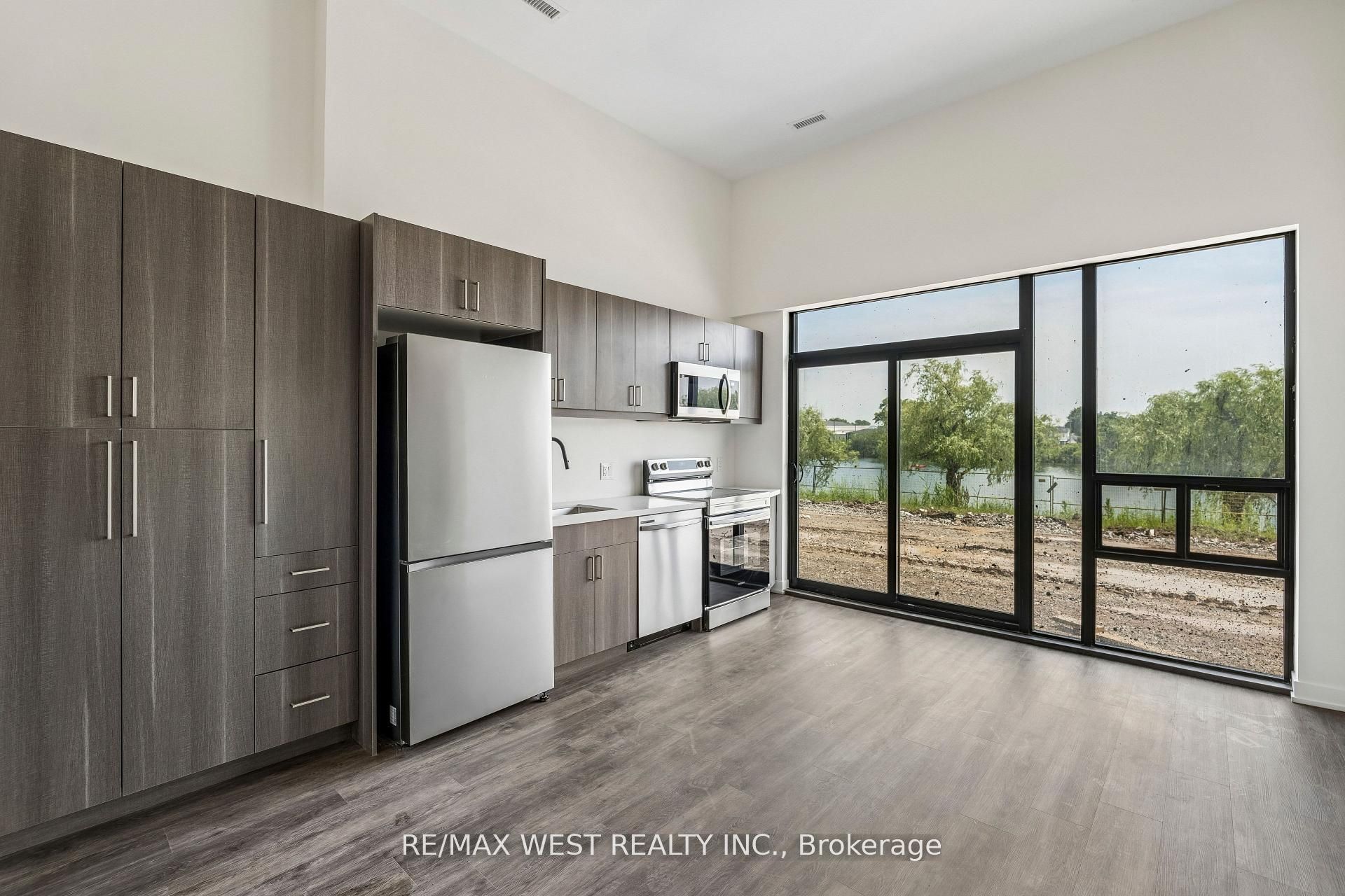 350 Prince Charles Drive S 114, Welland, ON L3C 0L6