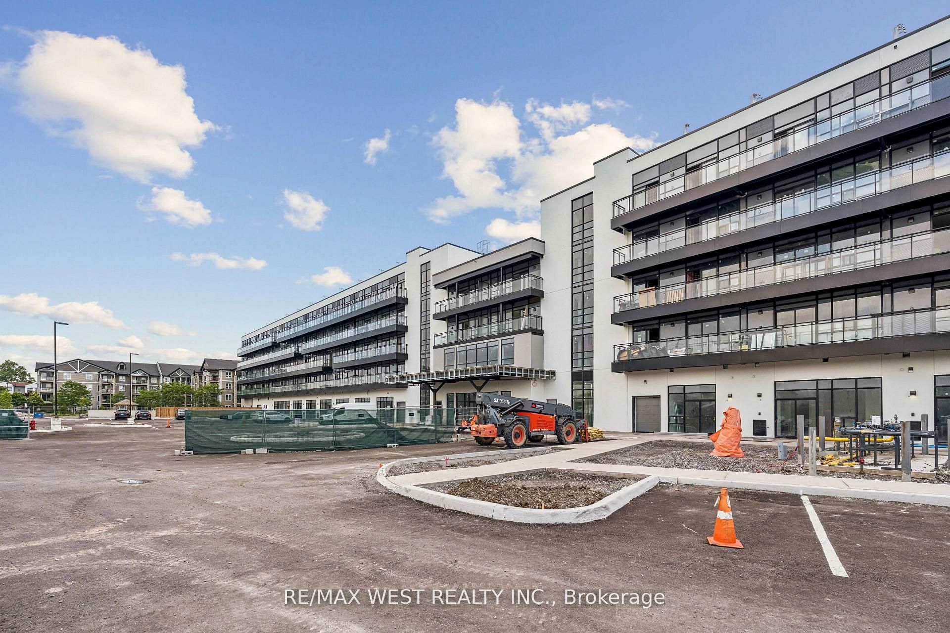 350 Prince Charles Drive S 114, Welland, ON L3C 0L6 photo 3