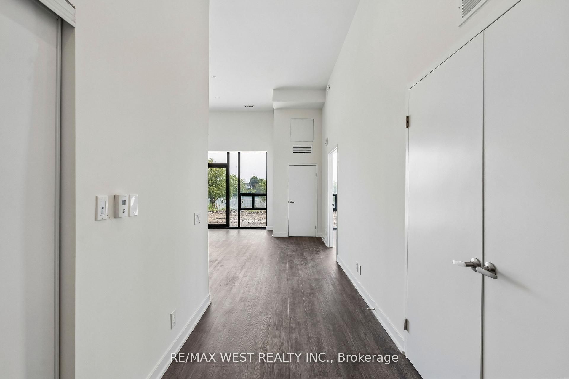 350 Prince Charles Drive S 114, Welland, ON L3C 0L6 photo 4