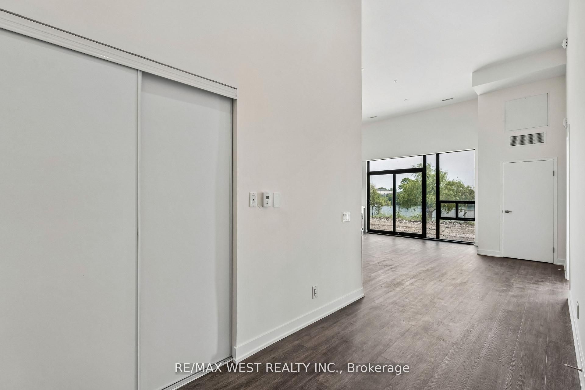 350 Prince Charles Drive S 114, Welland, ON L3C 0L6 photo 5