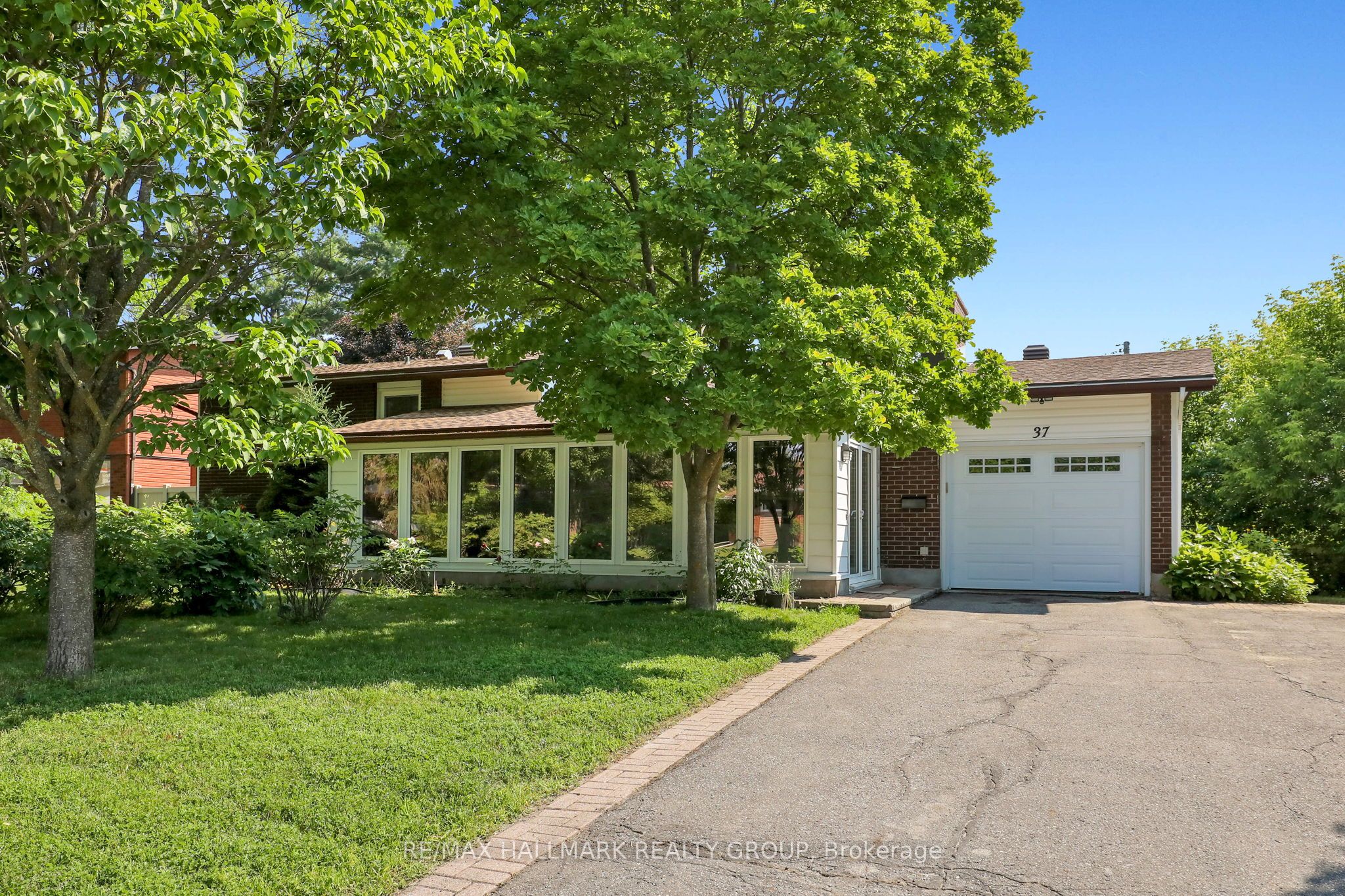 37 Lyall Street, Cityview - Parkwoods Hills - Rideau Shore, ON K2E 5G7