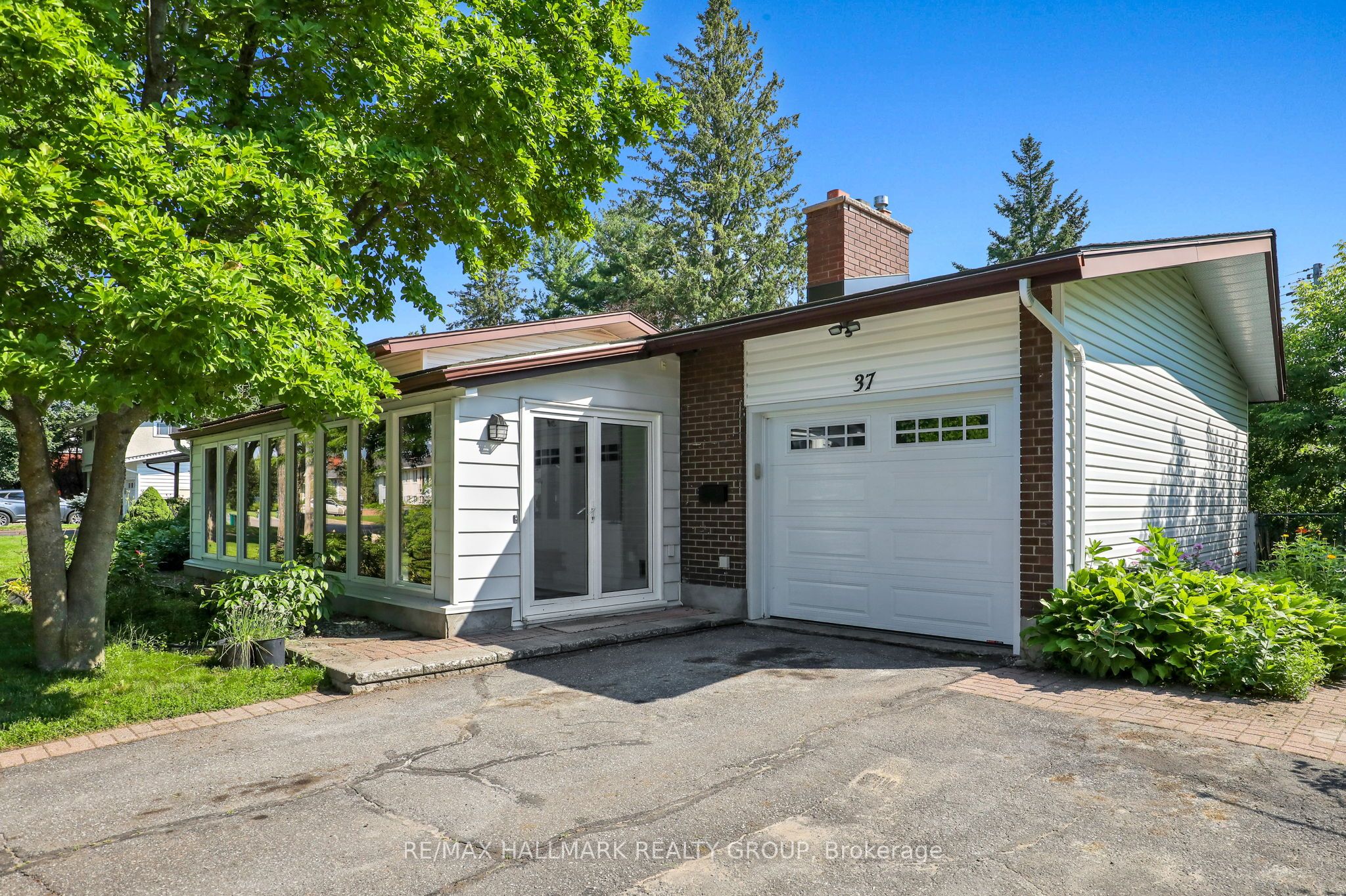 37 Lyall Street, Cityview - Parkwoods Hills - Rideau Shore, ON K2E 5G7 photo 2