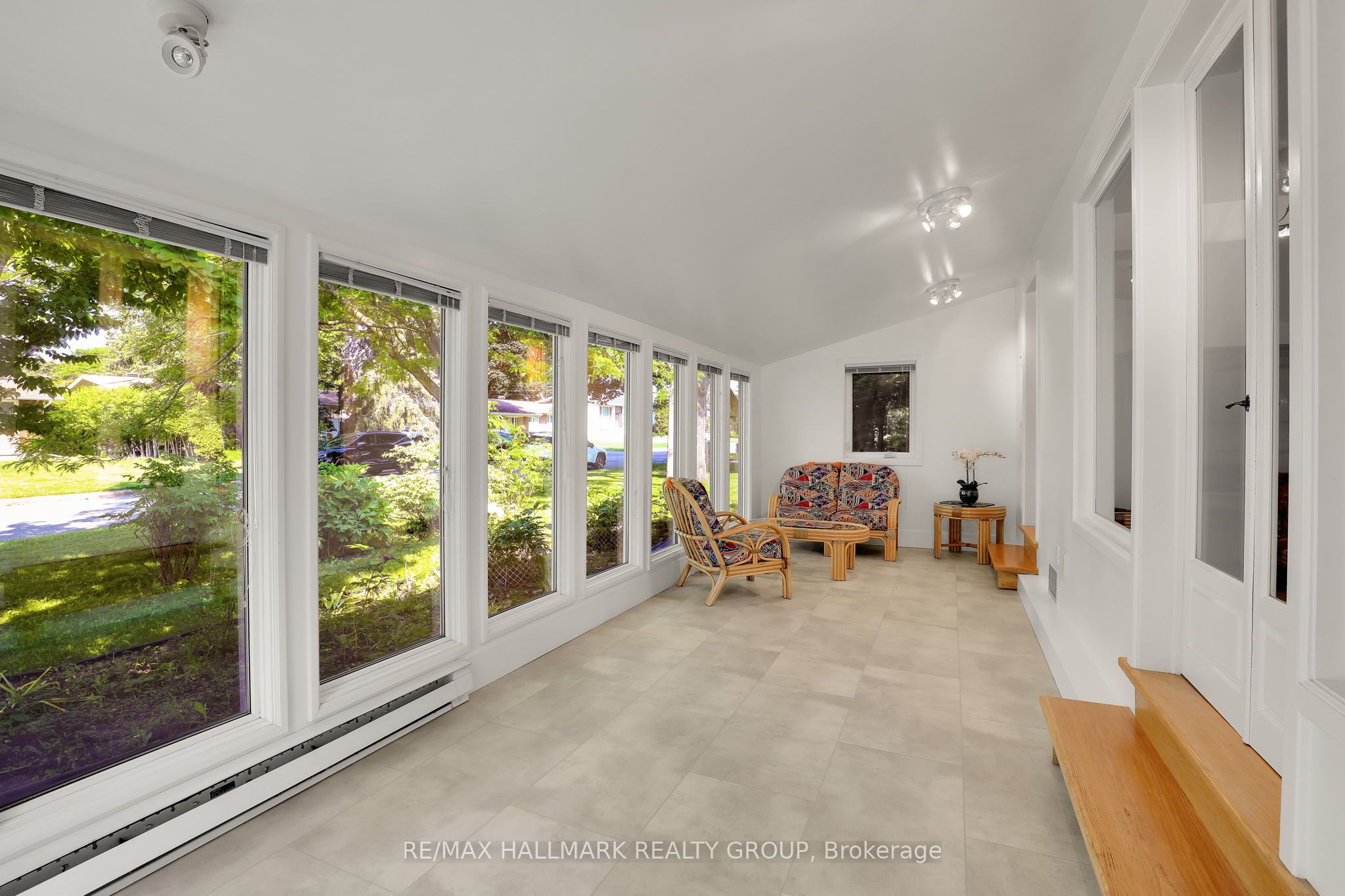 37 Lyall Street, Cityview - Parkwoods Hills - Rideau Shore, ON K2E 5G7 photo 4