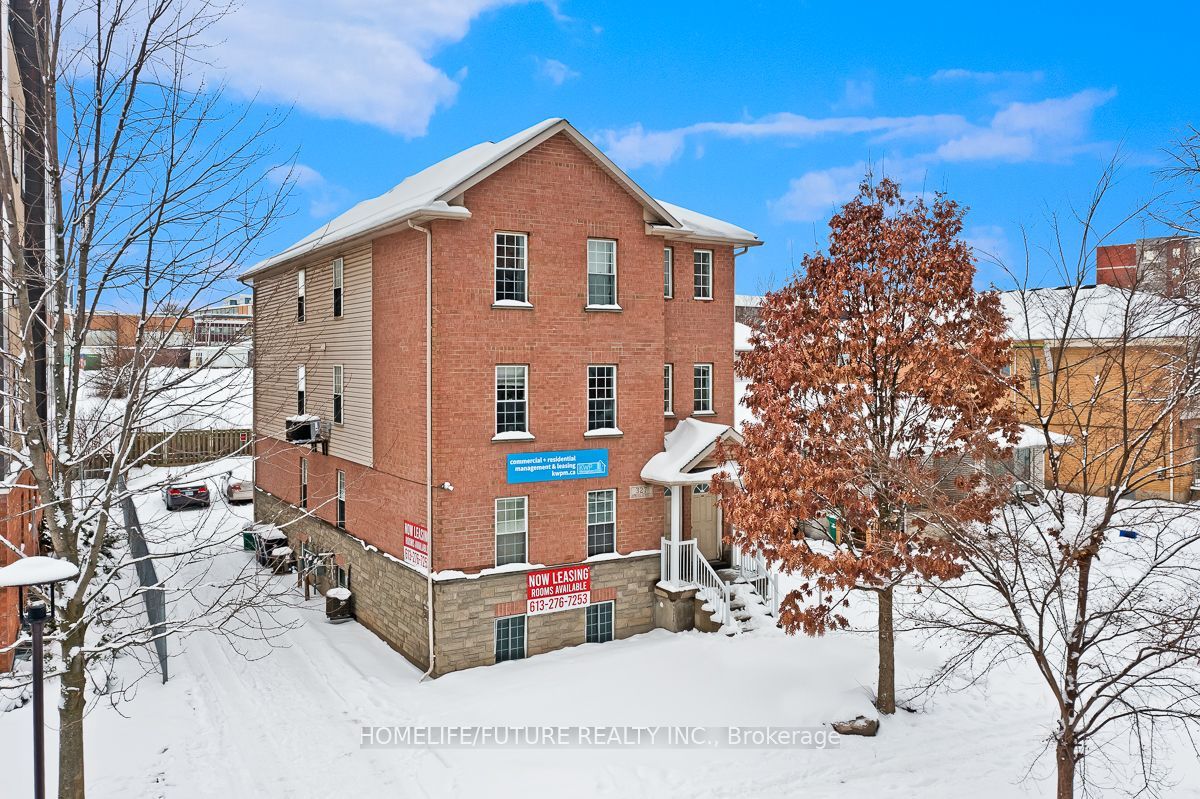 327 Spruce Street A, Waterloo, ON N2L 3M6