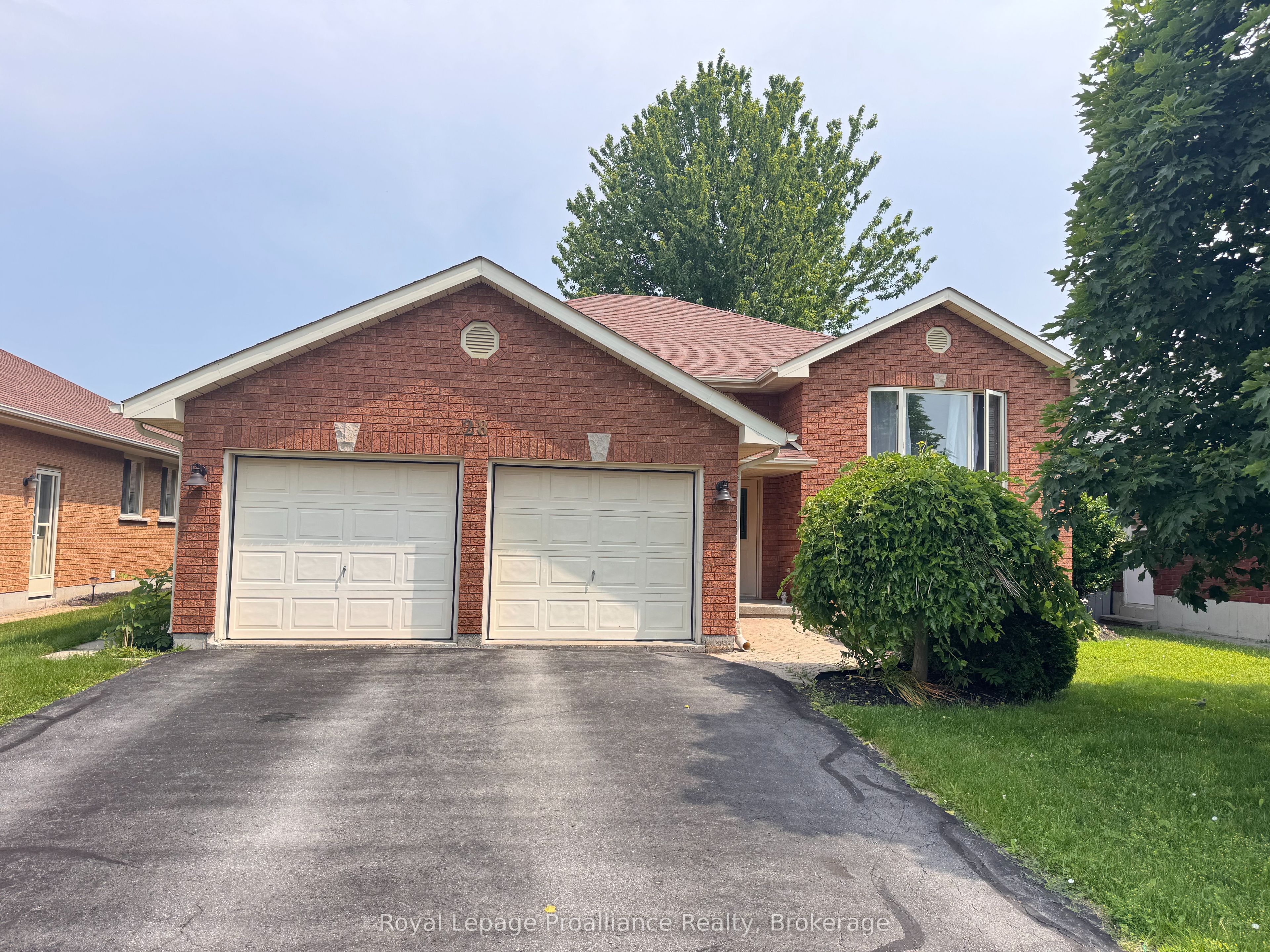 28 Oak Ridge Boulevard, Belleville, ON K8N 5W1