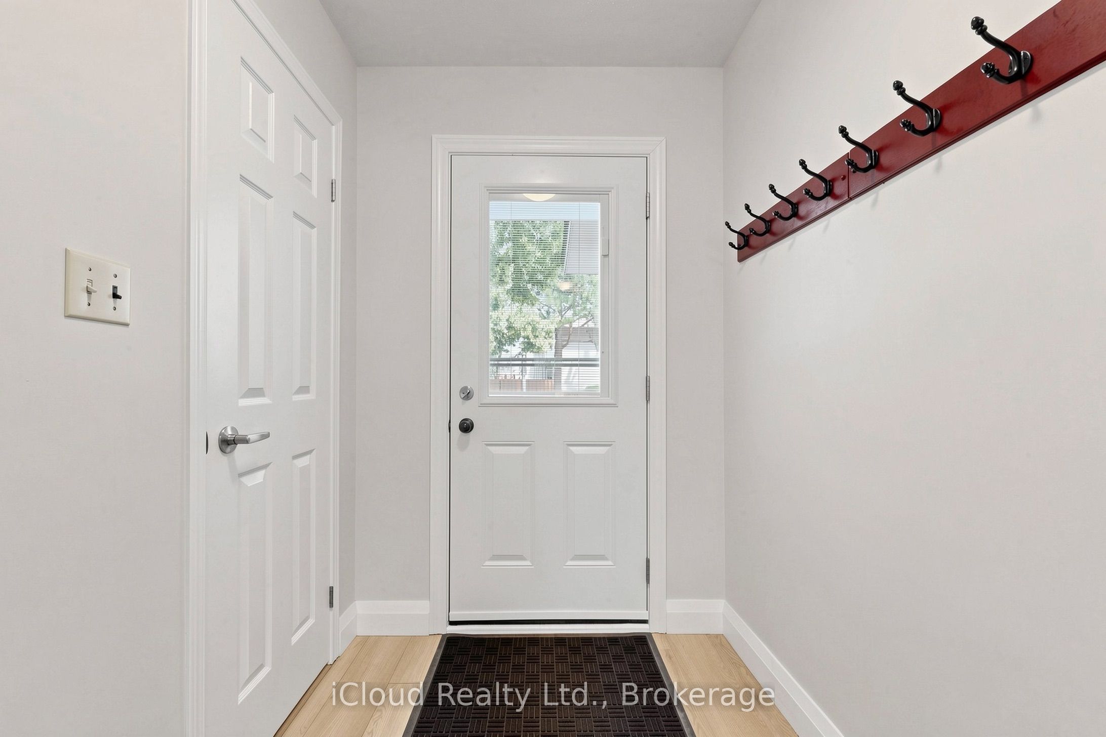 1 Royalwood Court 16, Hamilton, ON L8E 4Y1 photo 3