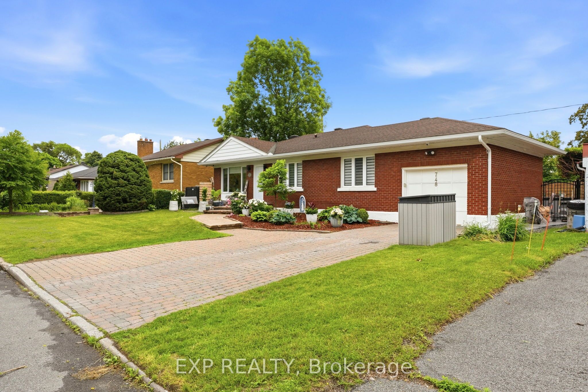 748 WESTON Drive, Elmvale Acres and Area, ON K1G 1W2 photo 2
