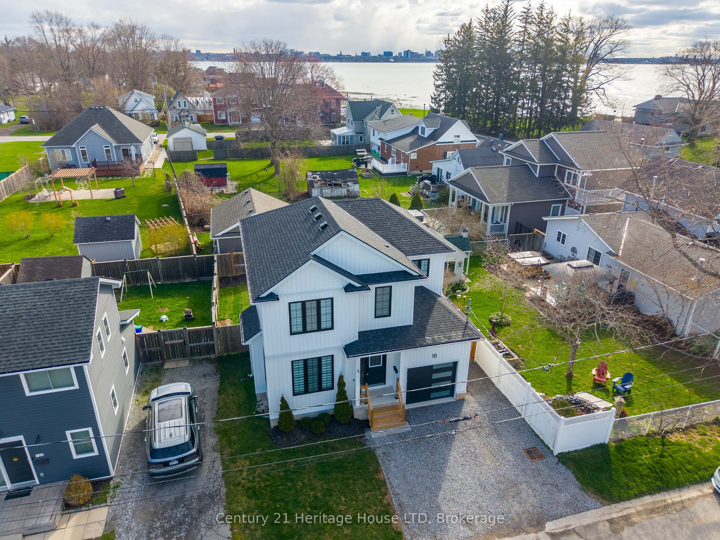 18 Parkview Avenue, Fort Erie, ON L2A 5L7 photo 3