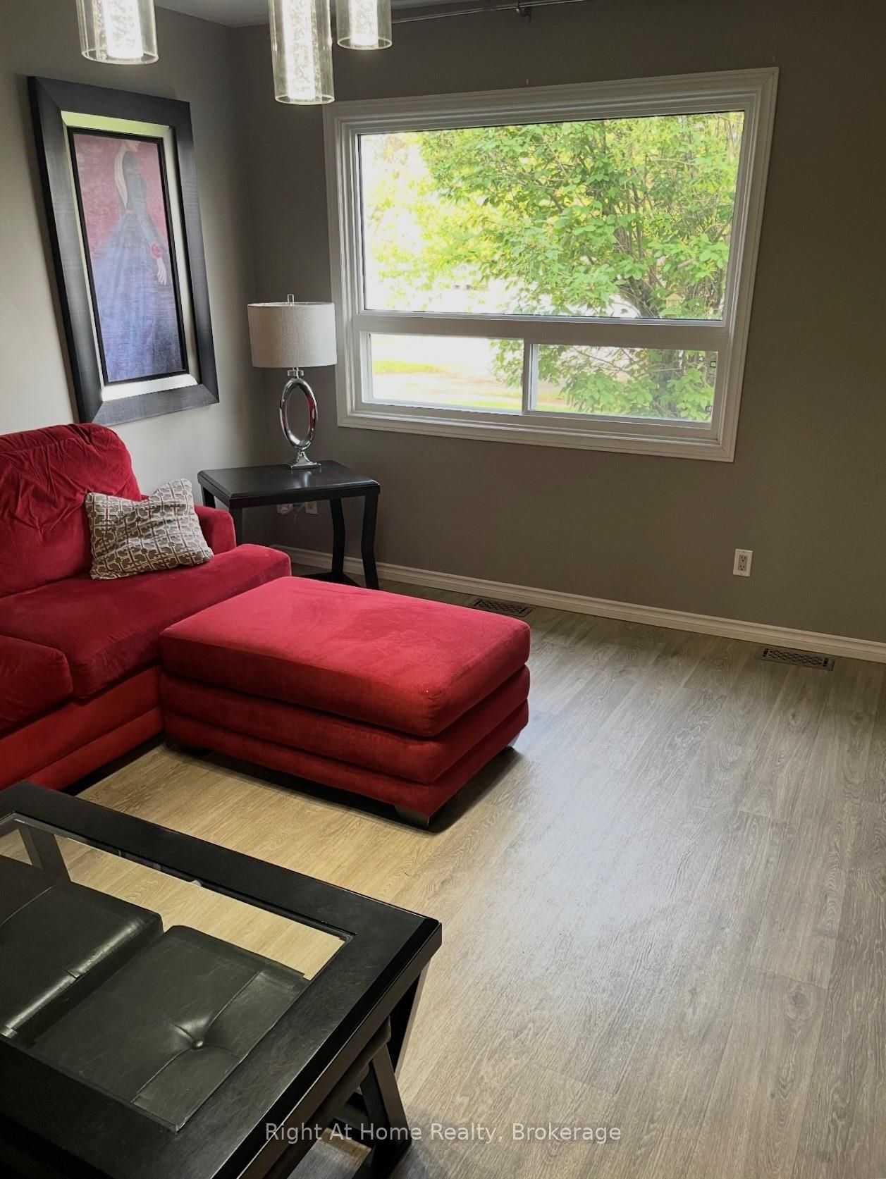 323A WENTWORTH Crescent, Thunder Bay, ON P7A 7S7 photo 2