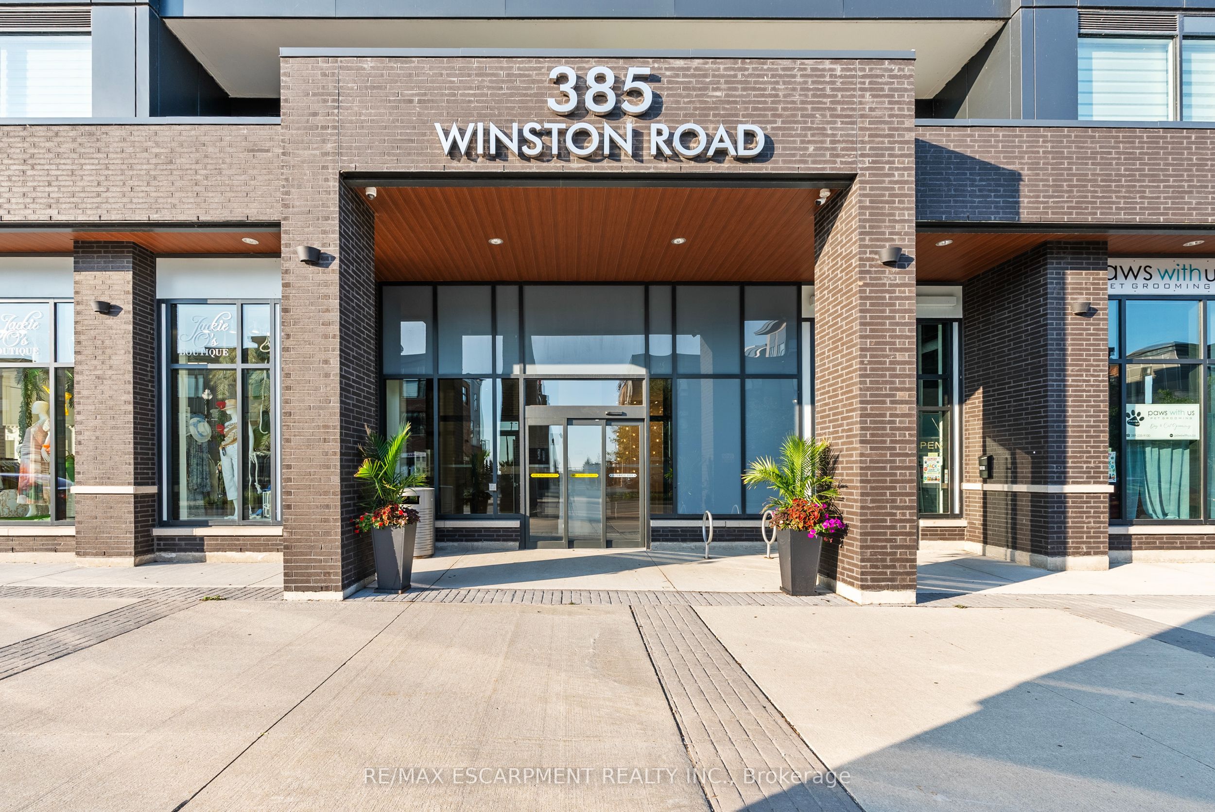 385 WINSTON Road 1311, Grimsby, ON L3M 4E8 photo 3