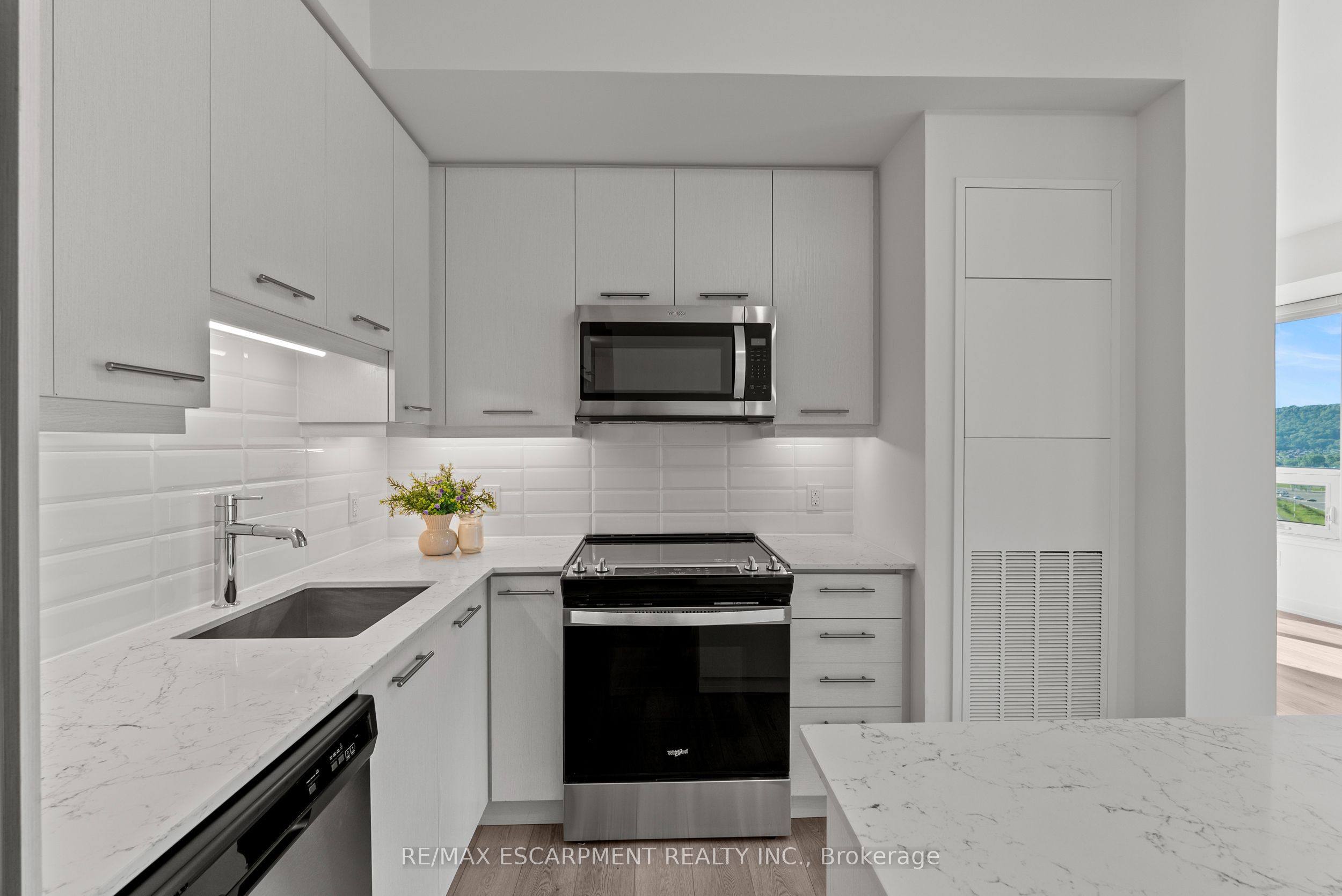 385 WINSTON Road 1311, Grimsby, ON L3M 4E8 photo 5