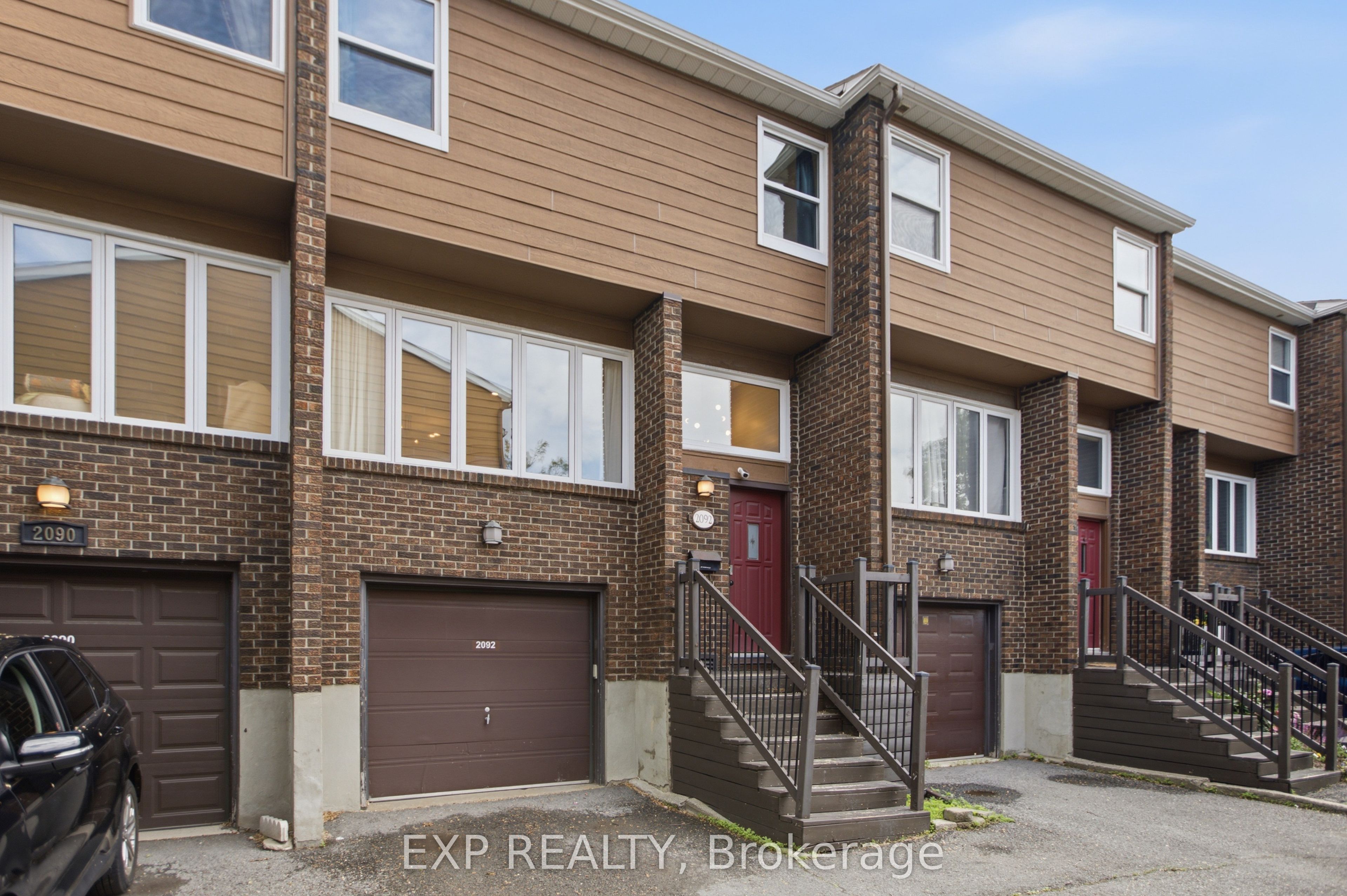 2092 Eric Crescent, Cyrville - Carson Grove - Pineview, ON K1B 4P4 photo 2