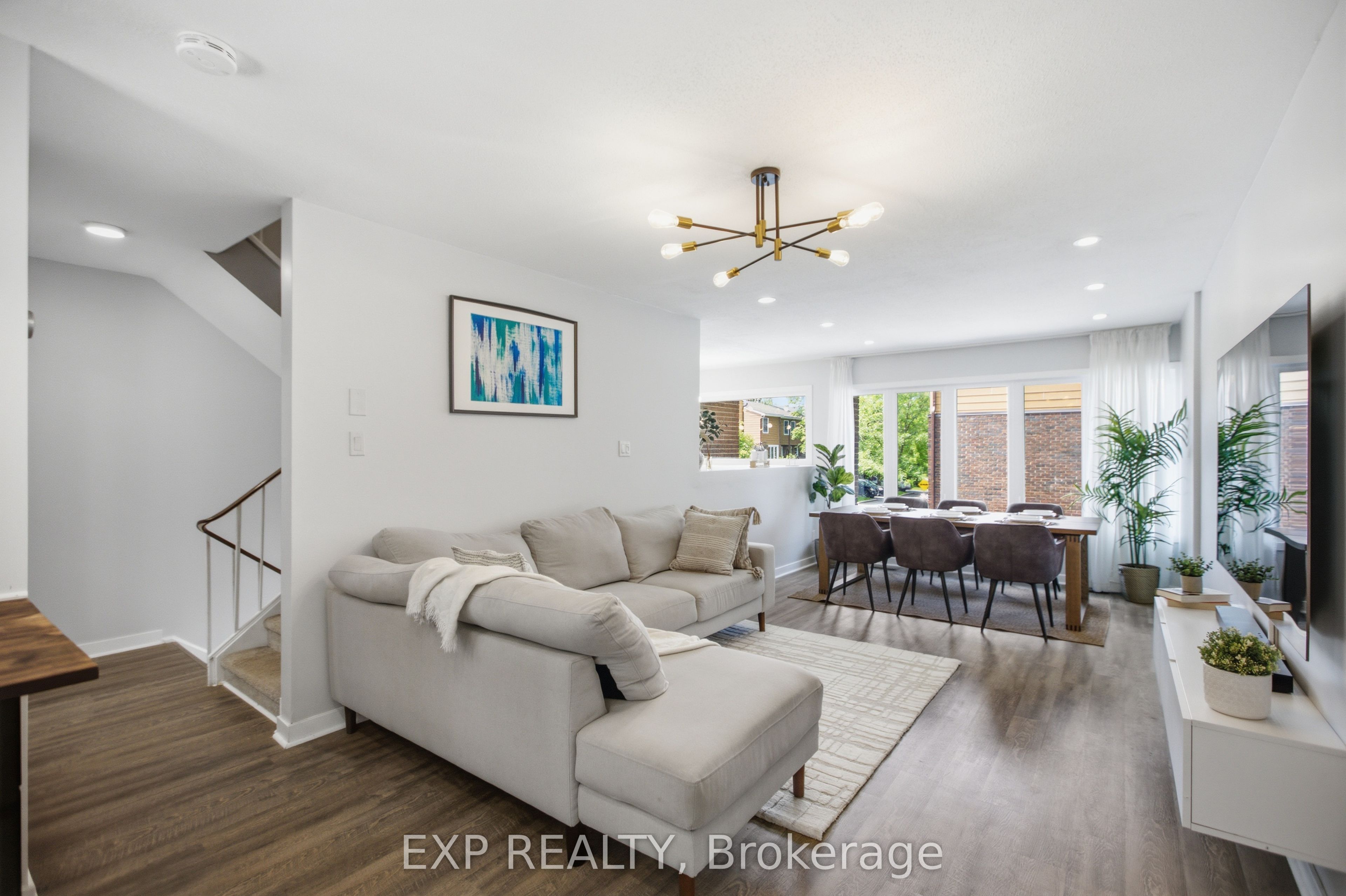 2092 Eric Crescent, Cyrville - Carson Grove - Pineview, ON K1B 4P4 photo 5