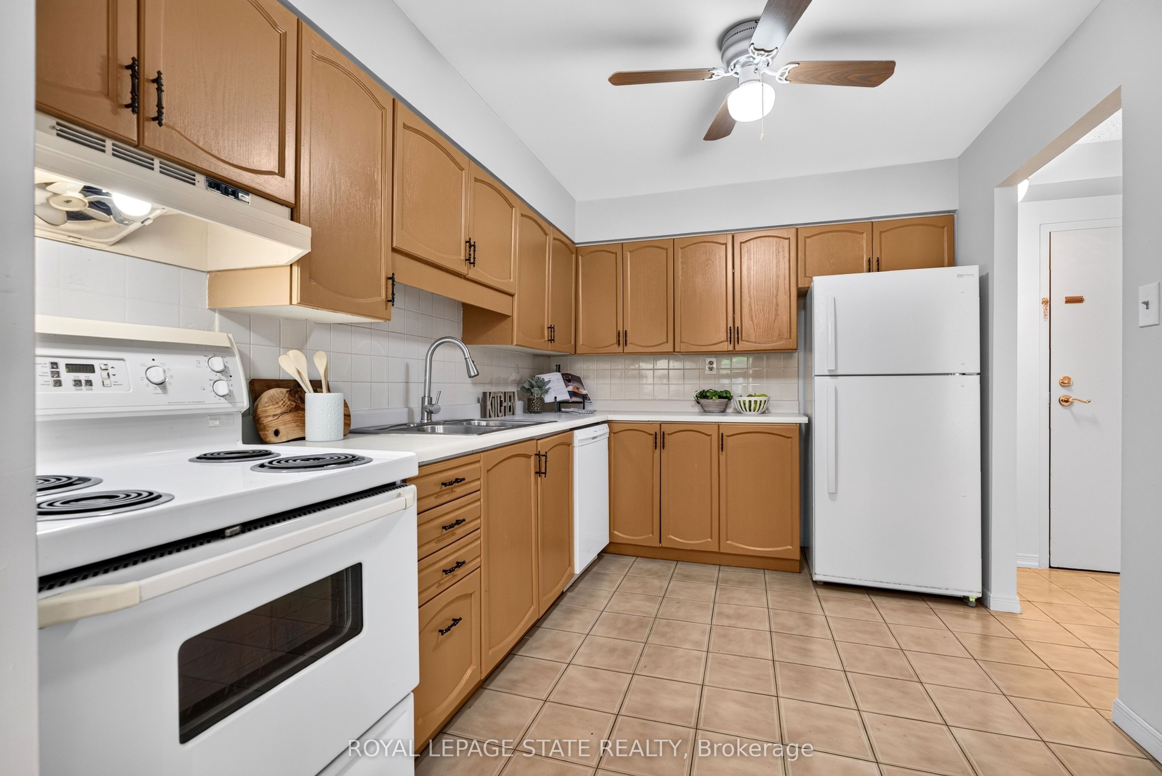 966 Queenston Road 203, Hamilton, ON L8G 1B7 photo 4