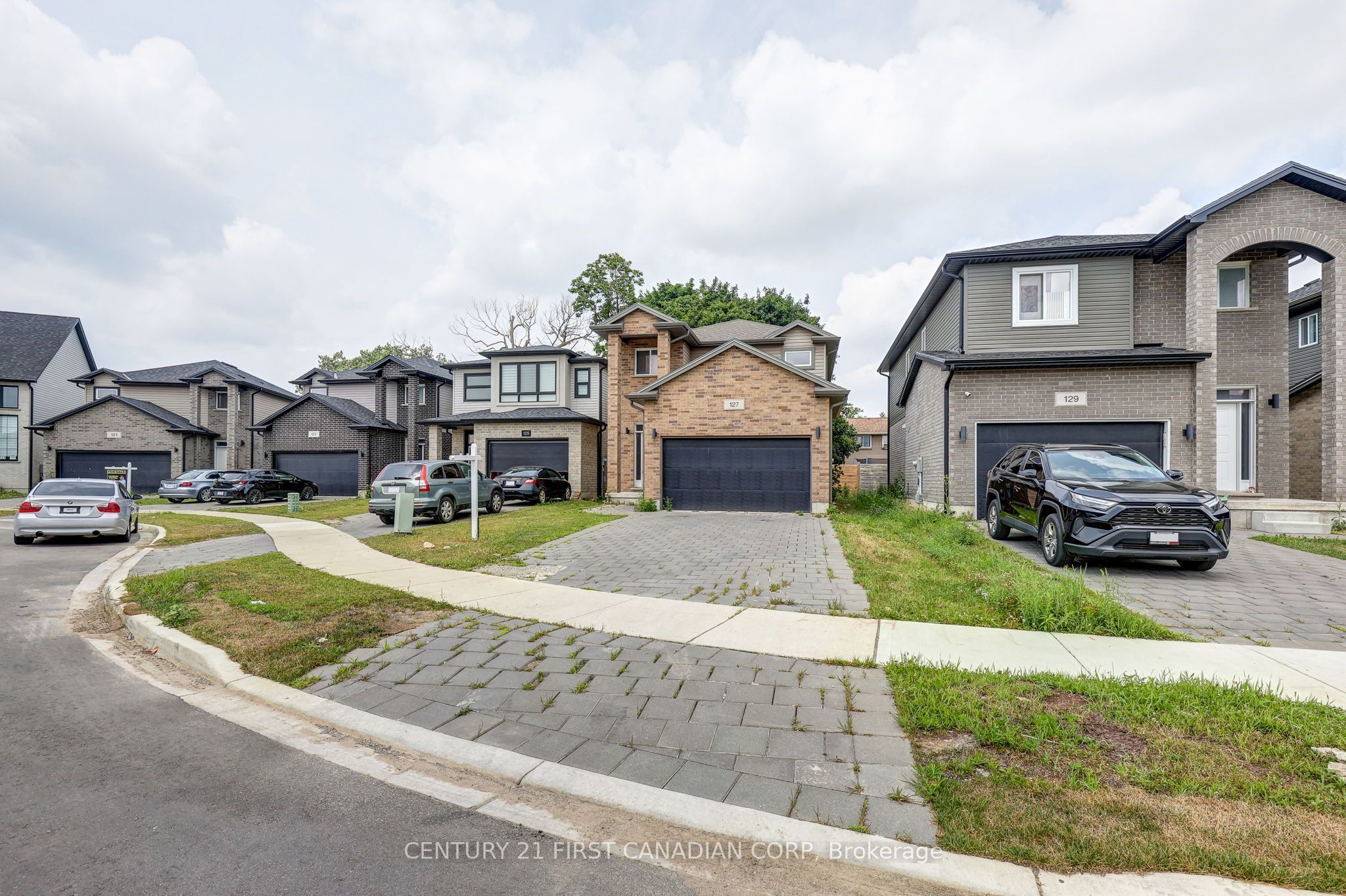 127 Marconi Court, London East, ON N5V 0C9 photo 3