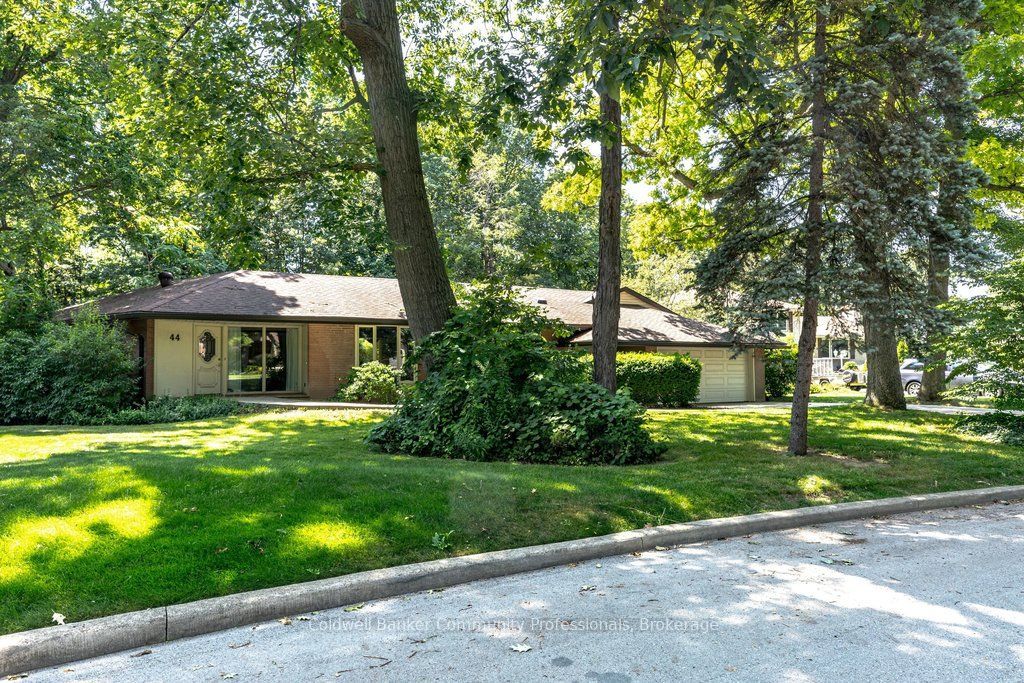 44 Colquhoun Crescent, Hamilton, ON L9C 4W8 photo 2