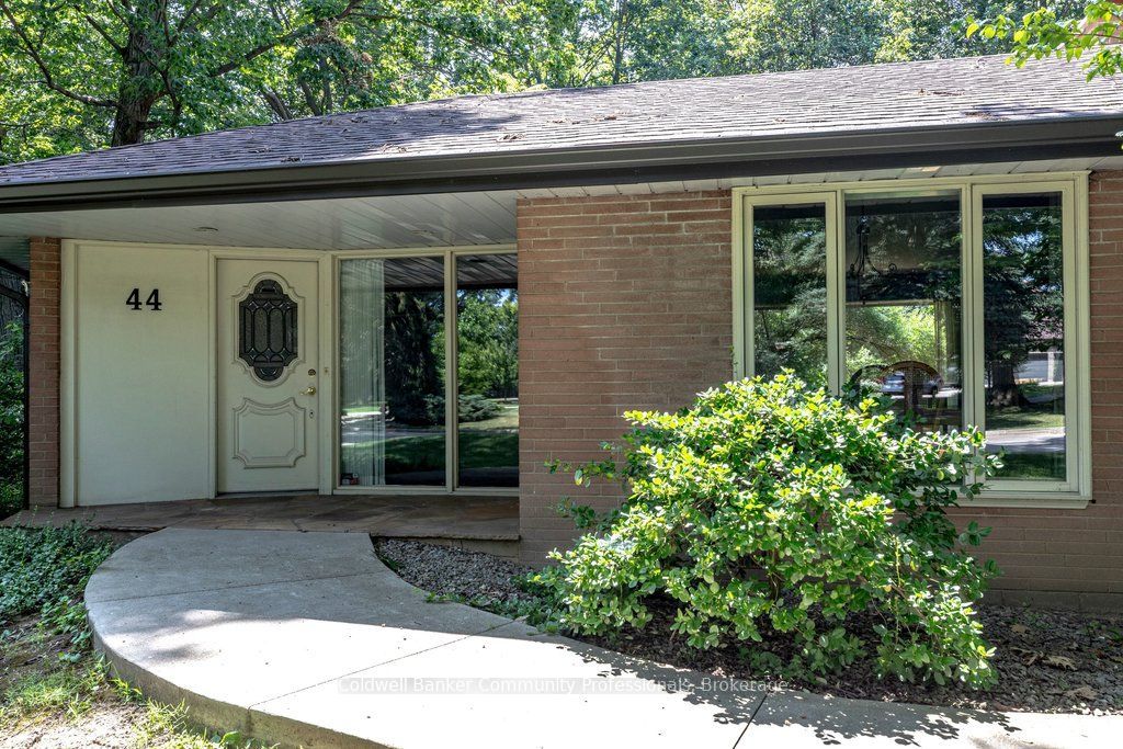 44 Colquhoun Crescent, Hamilton, ON L9C 4W8 photo 3