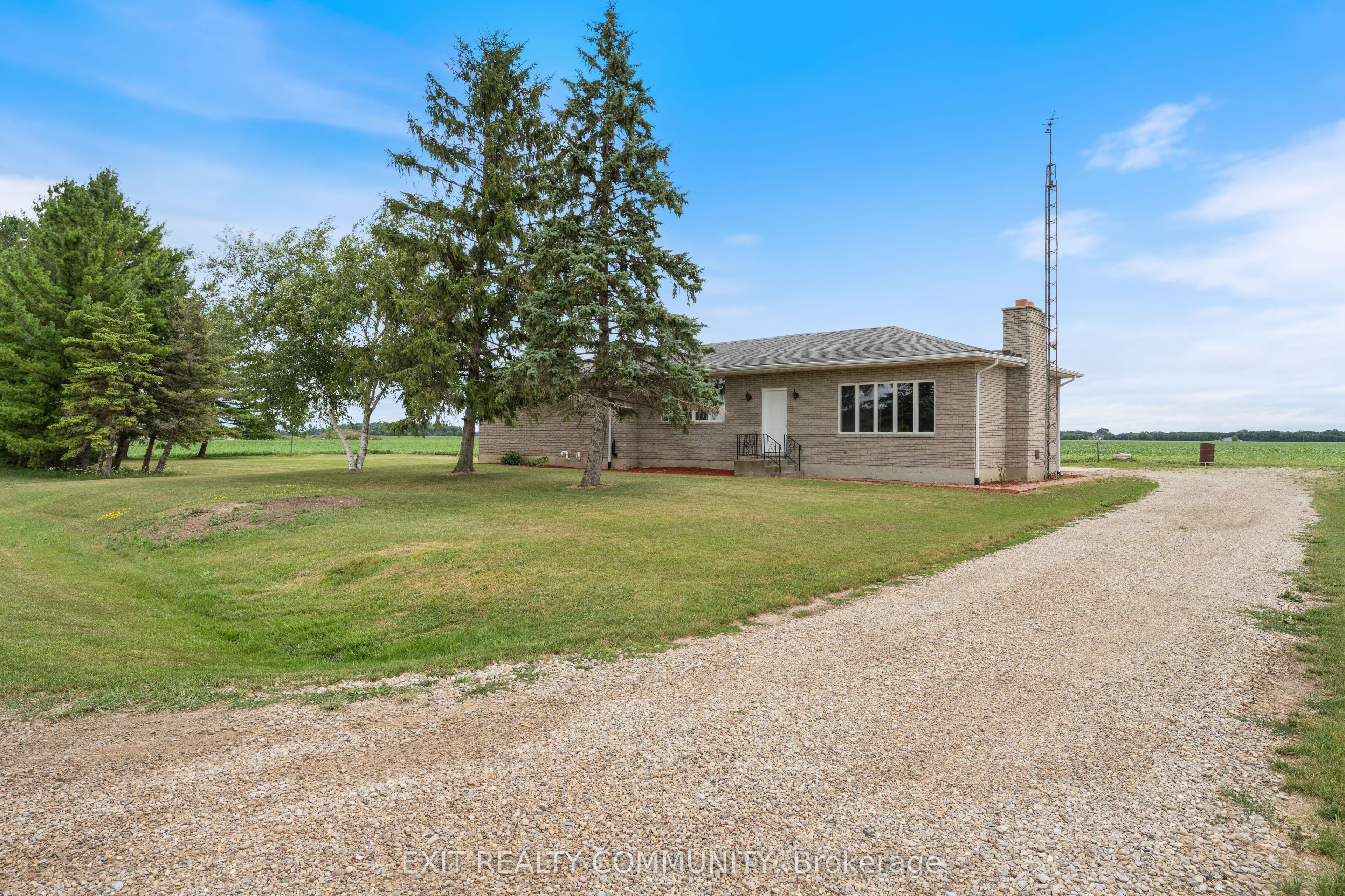 30035 Hale School Road, Chatham-Kent, ON N0P 1K0 photo 2