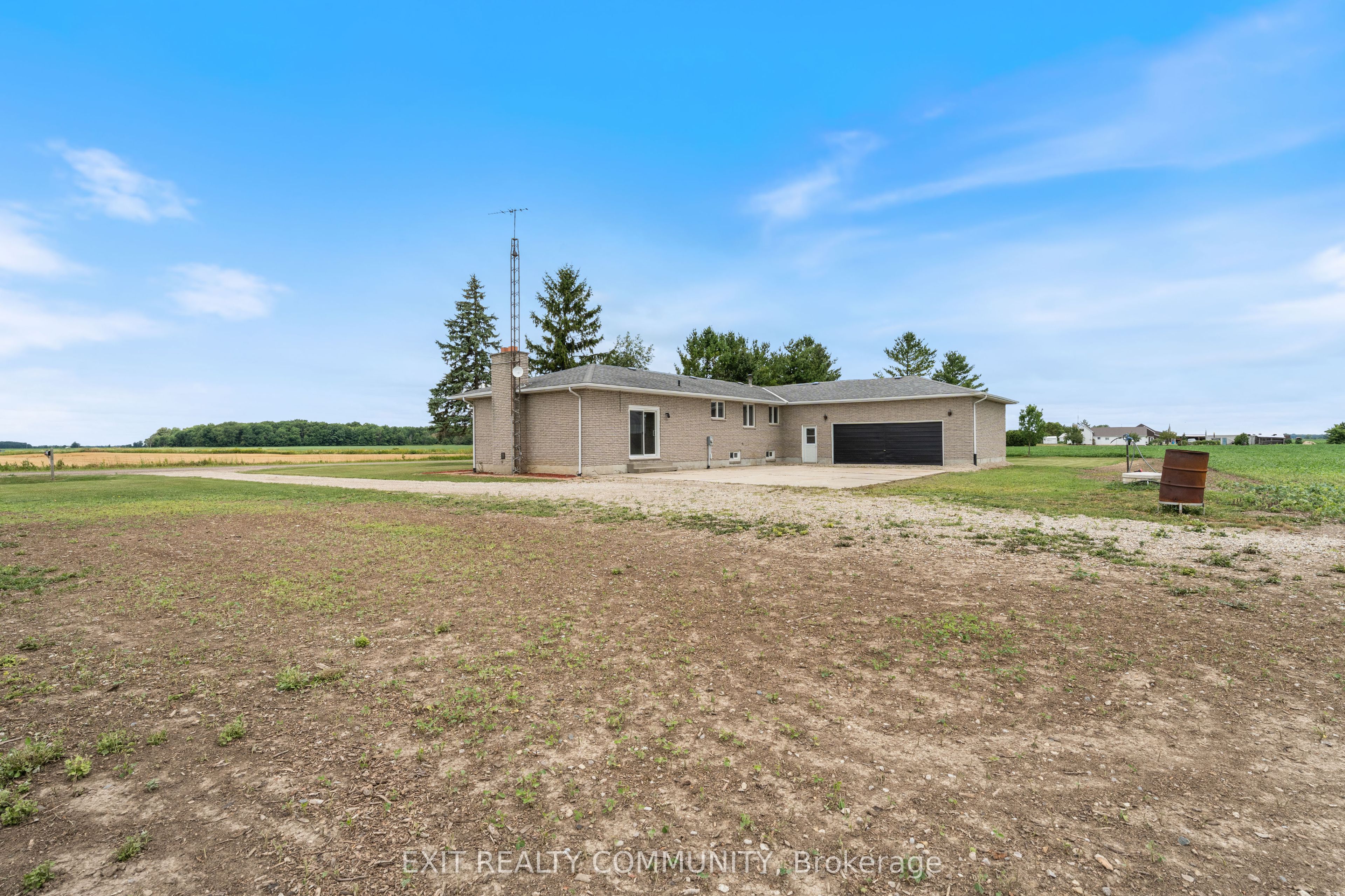 30035 Hale School Road, Chatham-Kent, ON N0P 1K0 photo 3