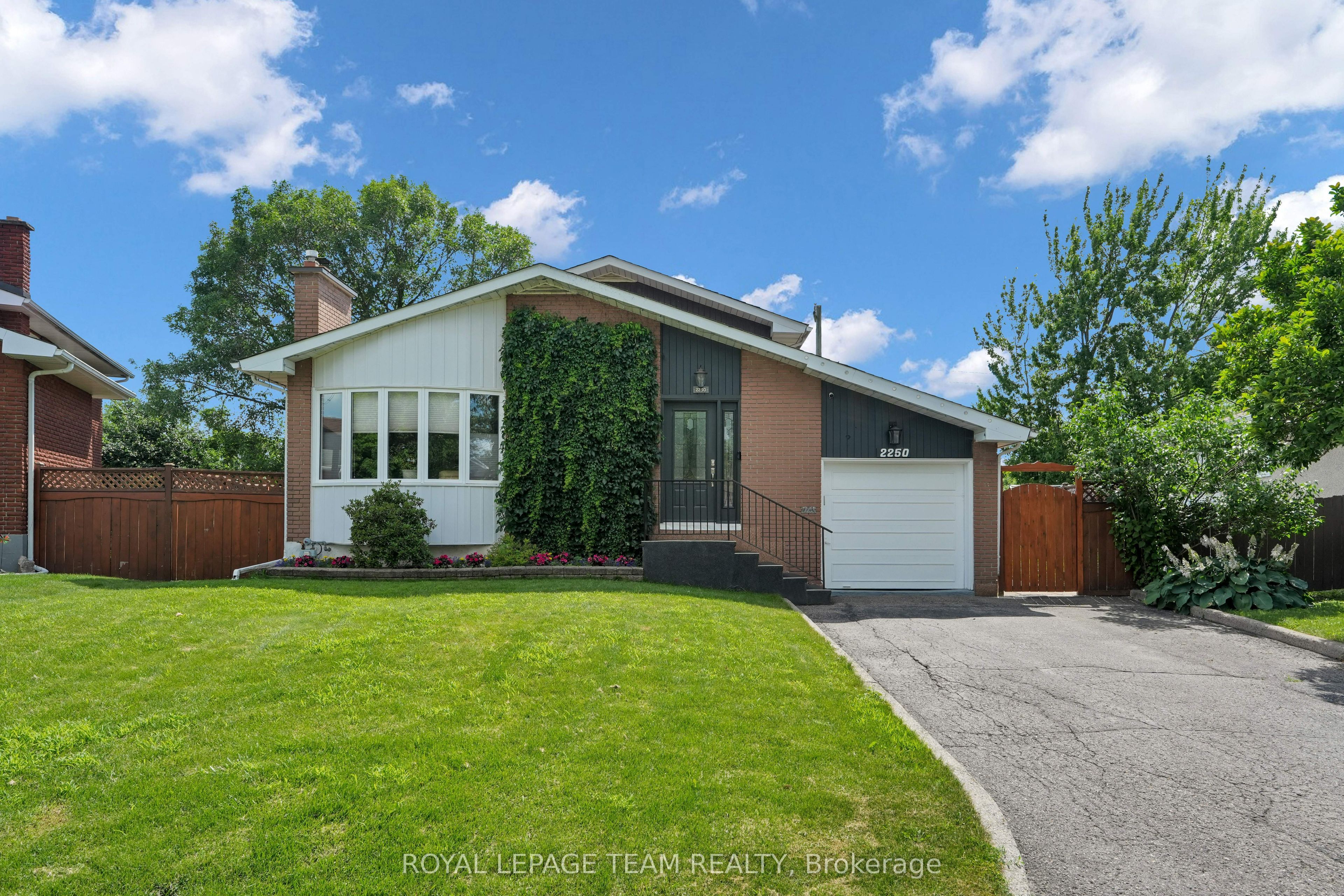 2250 Urbandale Drive, Elmvale Acres and Area, ON K1G 3G6 photo 2