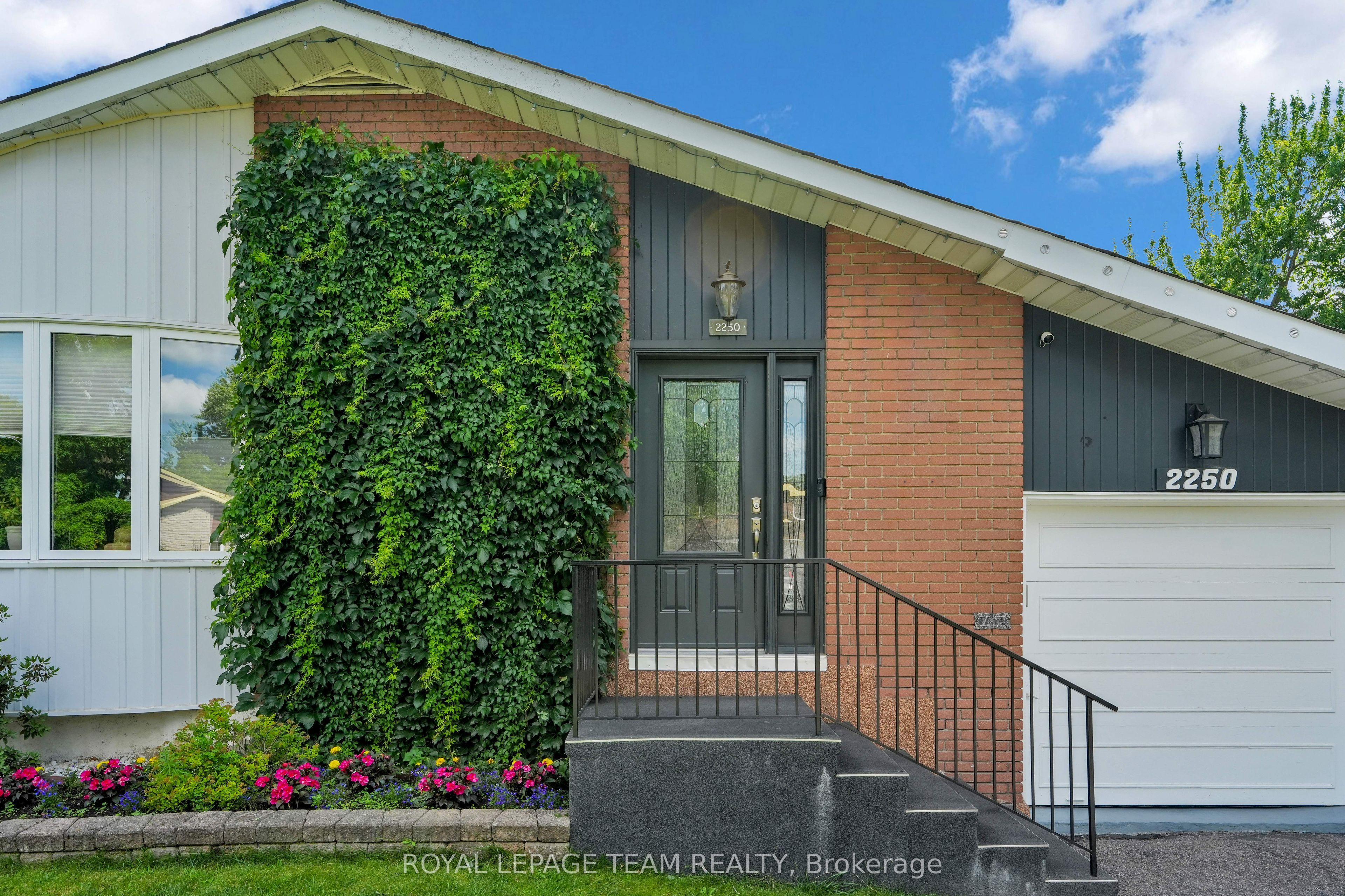 2250 Urbandale Drive, Elmvale Acres and Area, ON K1G 3G6 photo 5