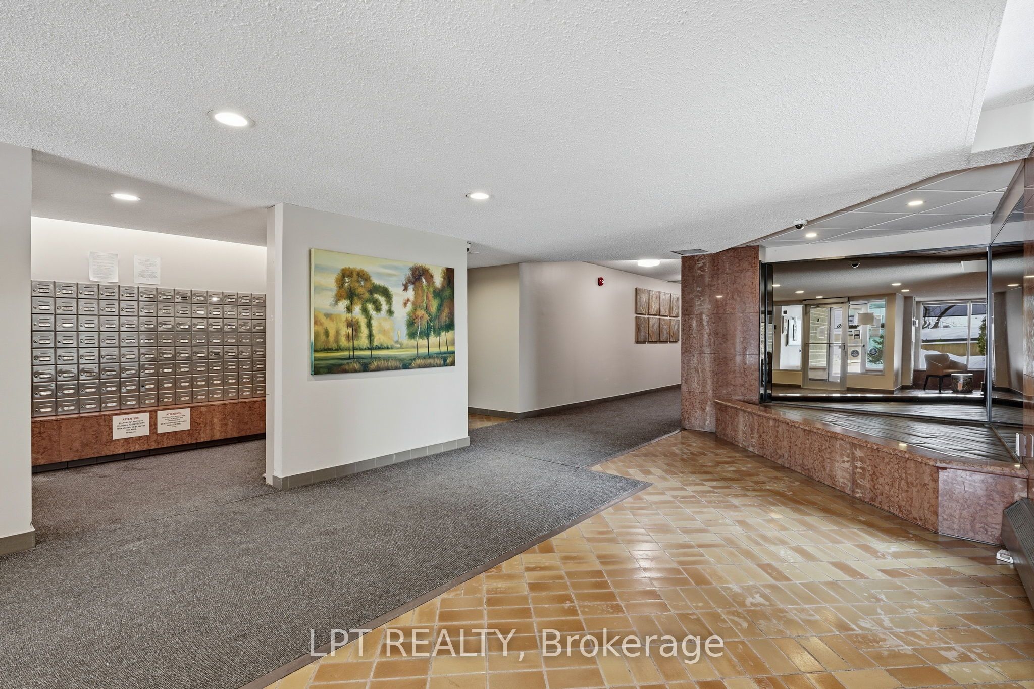 555 Brittany Drive 1112, Manor Park - Cardinal Glen and Area, ON K1K 4C5 photo 5