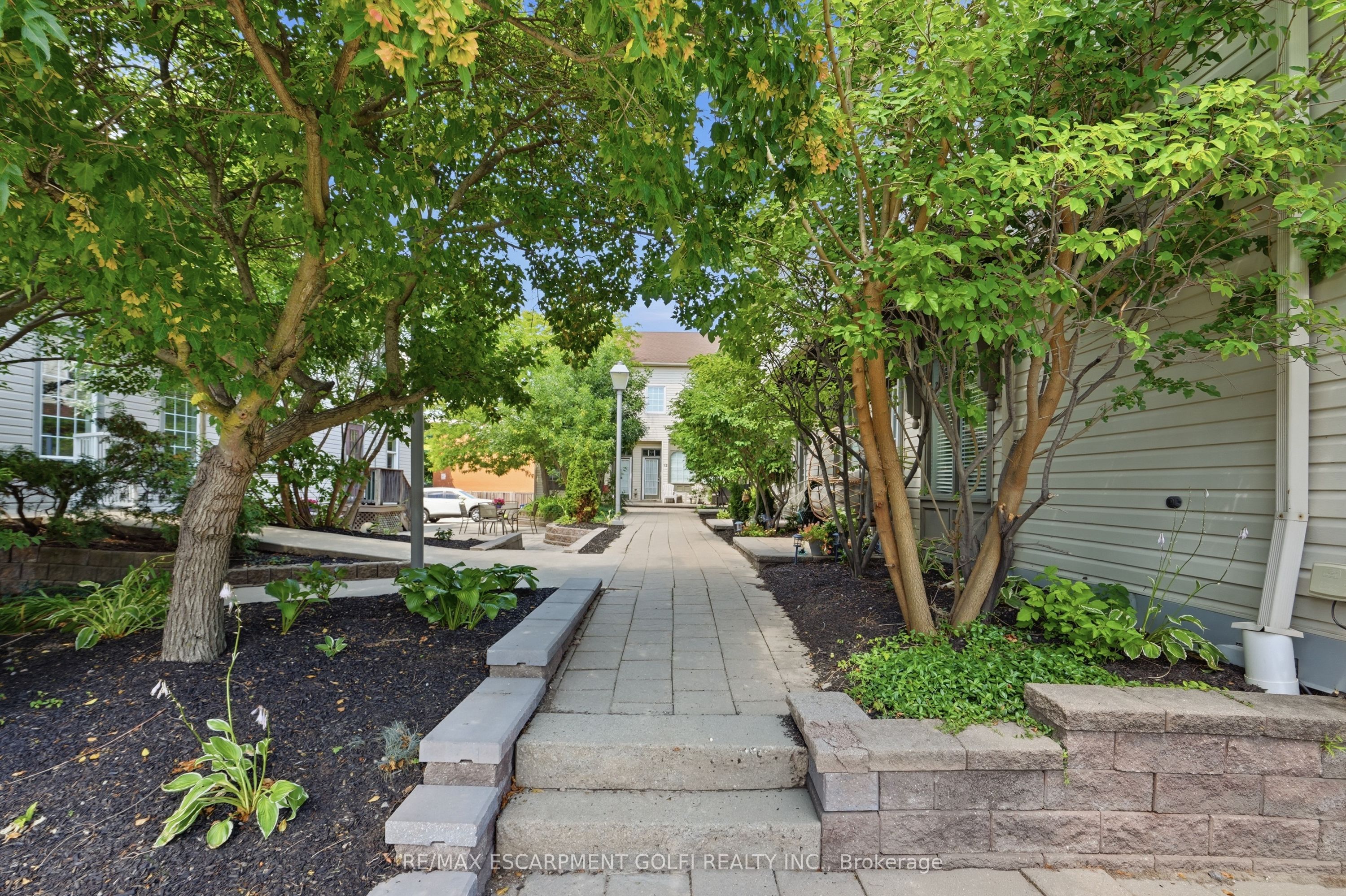 49 Ontario Street 7, Grimsby, ON L3M 3H2 photo 5