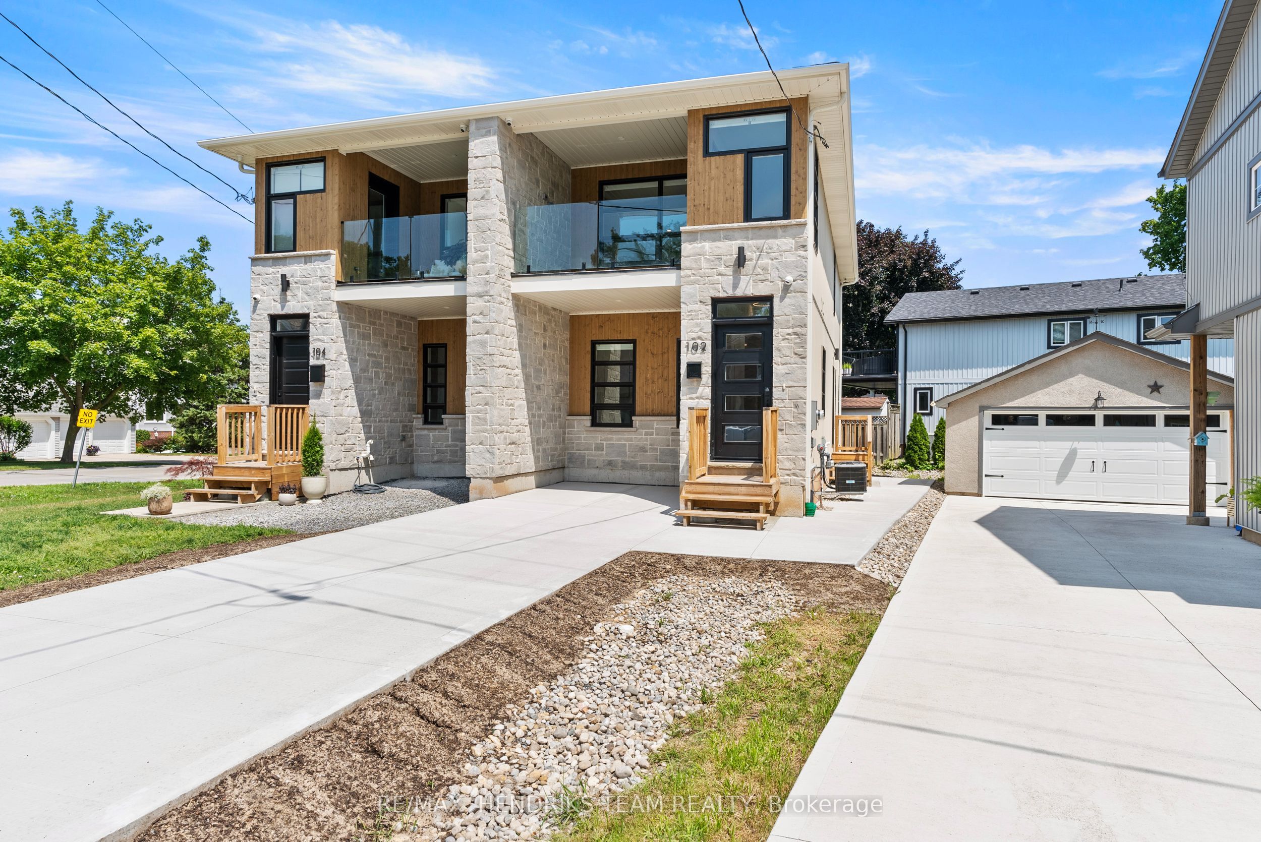 102 Broadway Avenue, St. Catharines, ON L2M 1M8