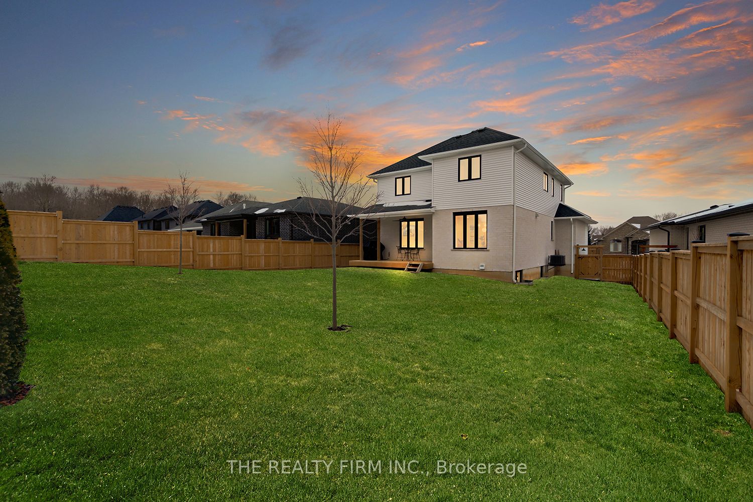 291 King Street, Southwest Middlesex, ON N0L 1M0 photo 2