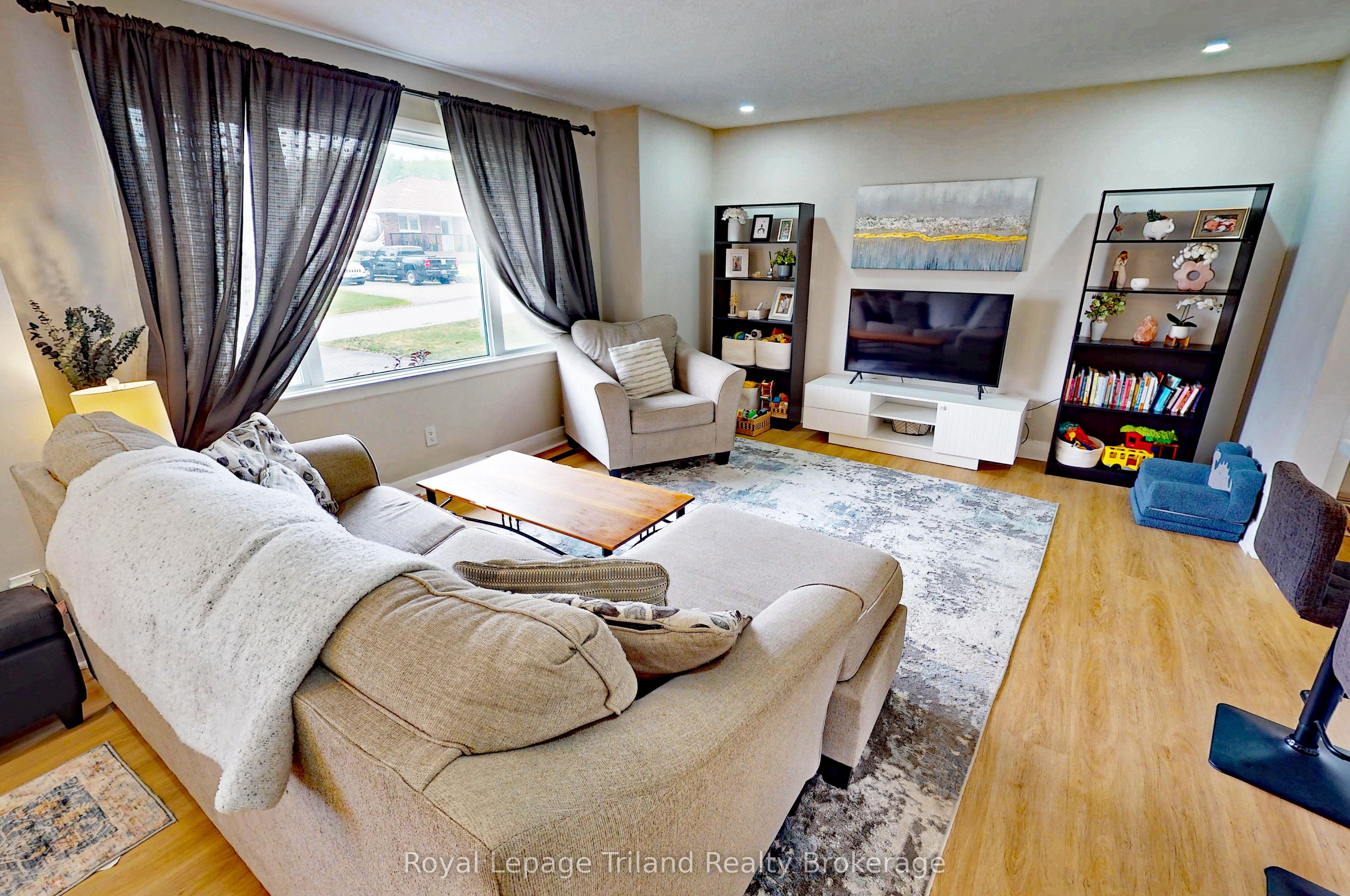 8 Dougall Street, South-West Oxford, ON N4S 7V6 photo 4