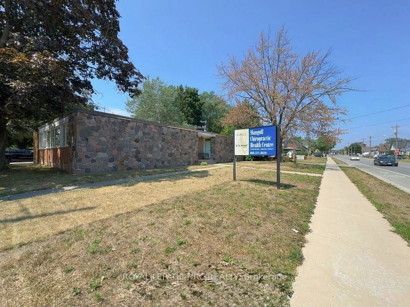 4213/4207 4213/4207 Drummond Road, Niagara Falls, ON L2E 6C2 photo 2
