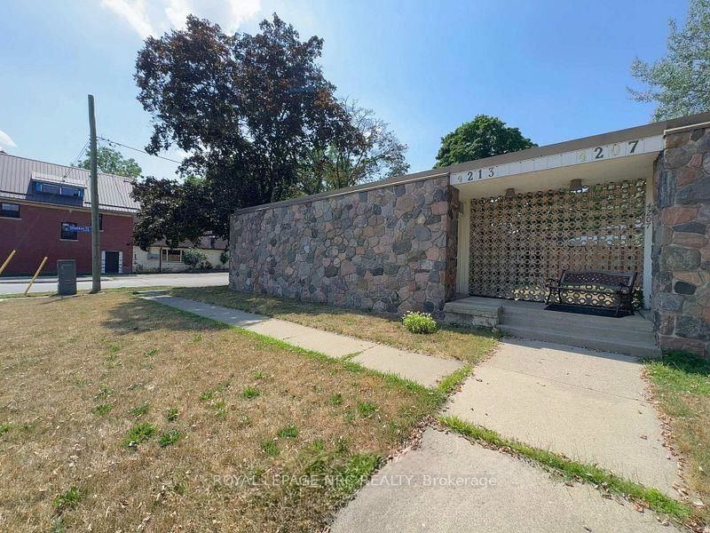 4213/4207 4213/4207 Drummond Road, Niagara Falls, ON L2E 6C2 photo 3