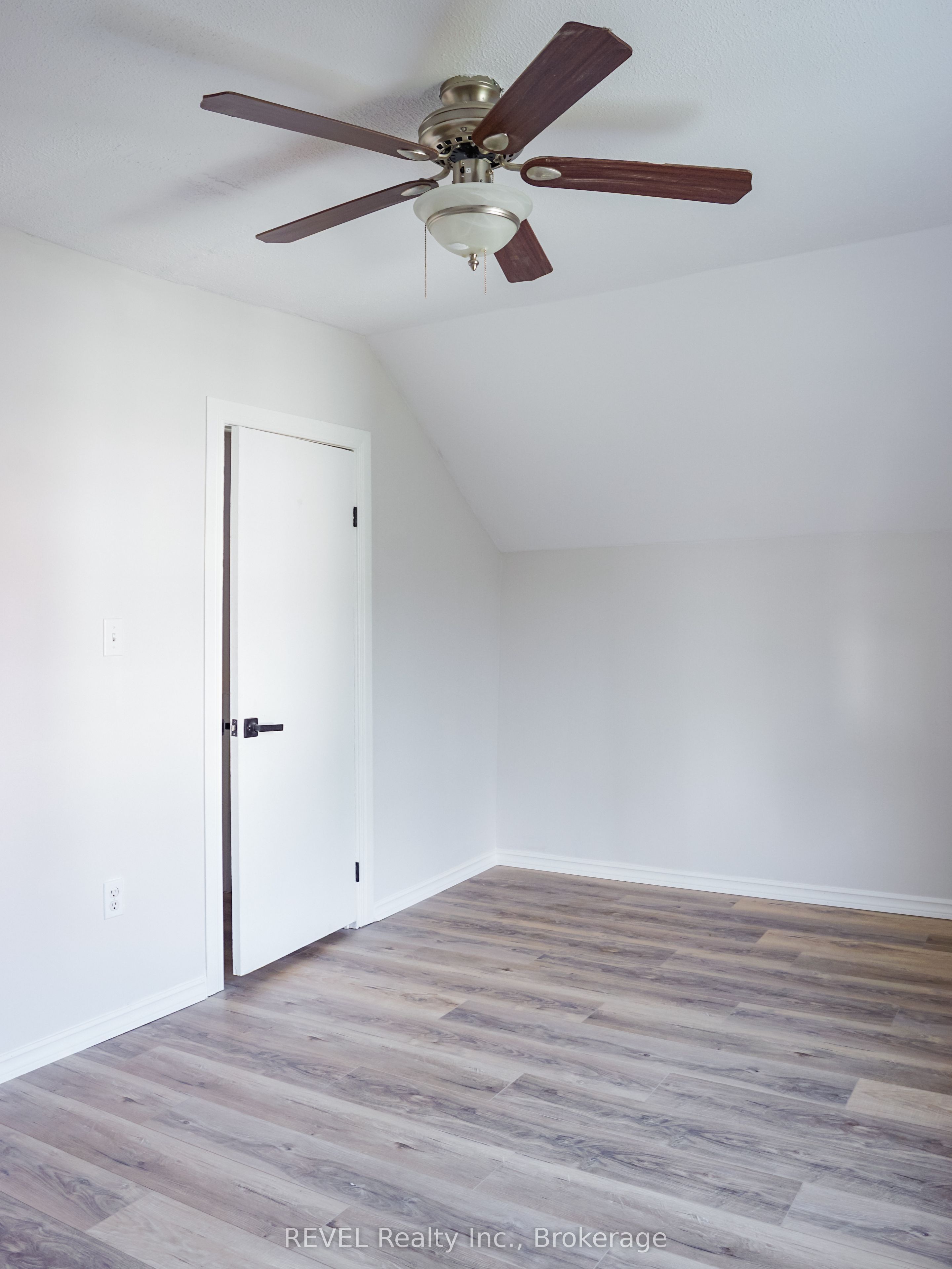 389 Glendale Avenue, St. Catharines, ON L2T 1C3 photo 4