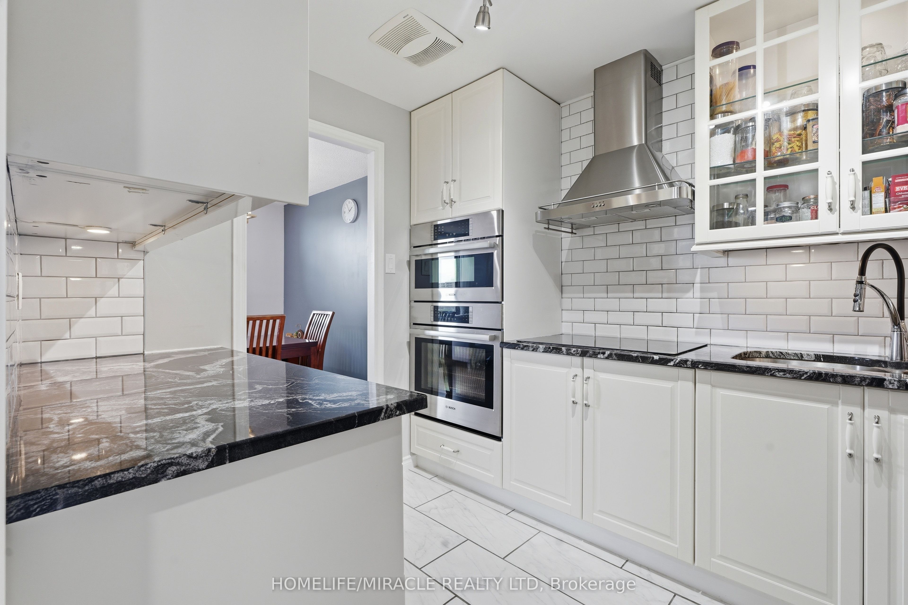 1100 Courtland Avenue E 809, Kitchener, ON N2C 2H9 photo 3